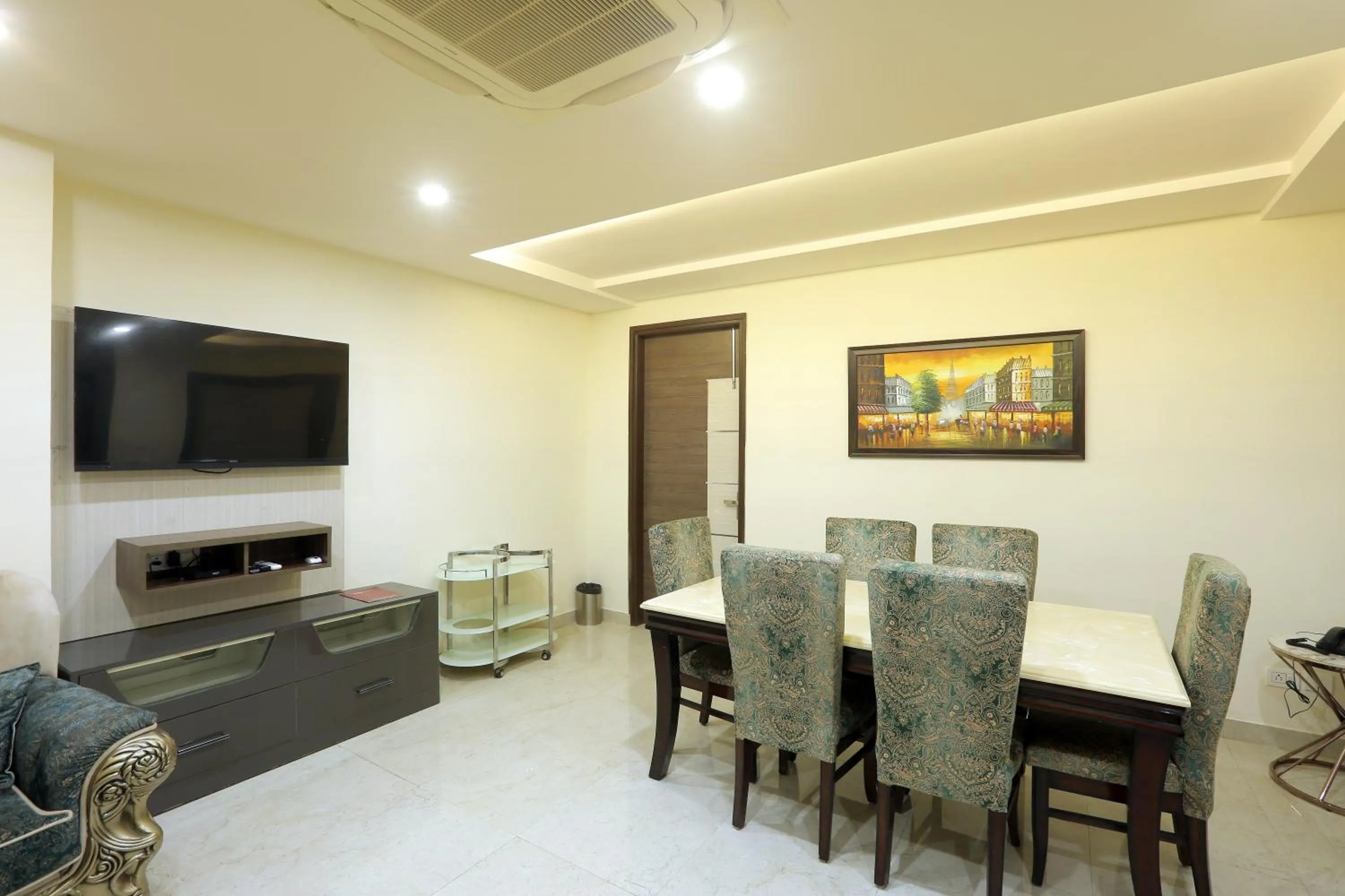 Seating area in Hotel Cardinal Oxmo Delhi Airport