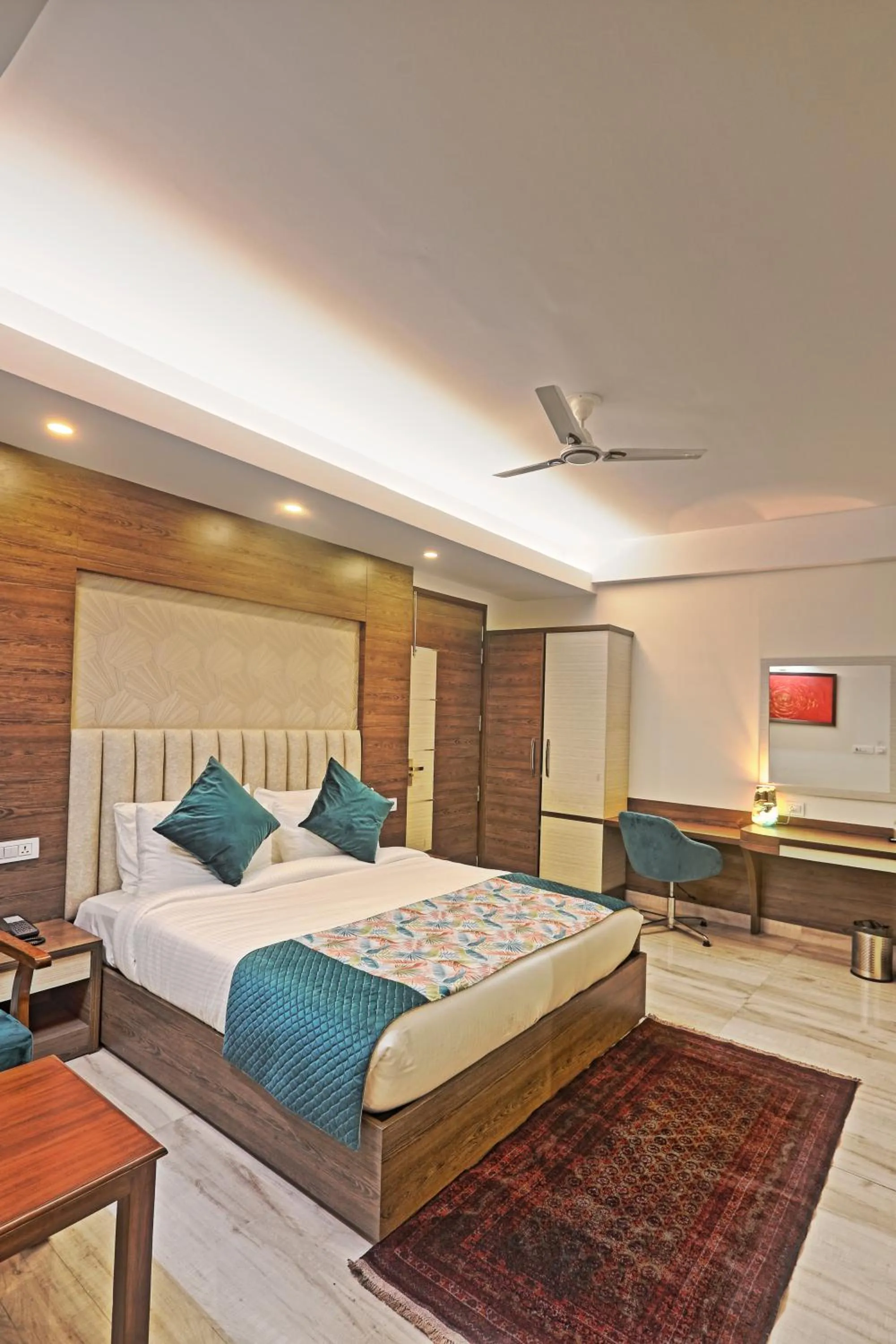 Bedroom in Hotel Cardinal Oxmo Delhi Airport