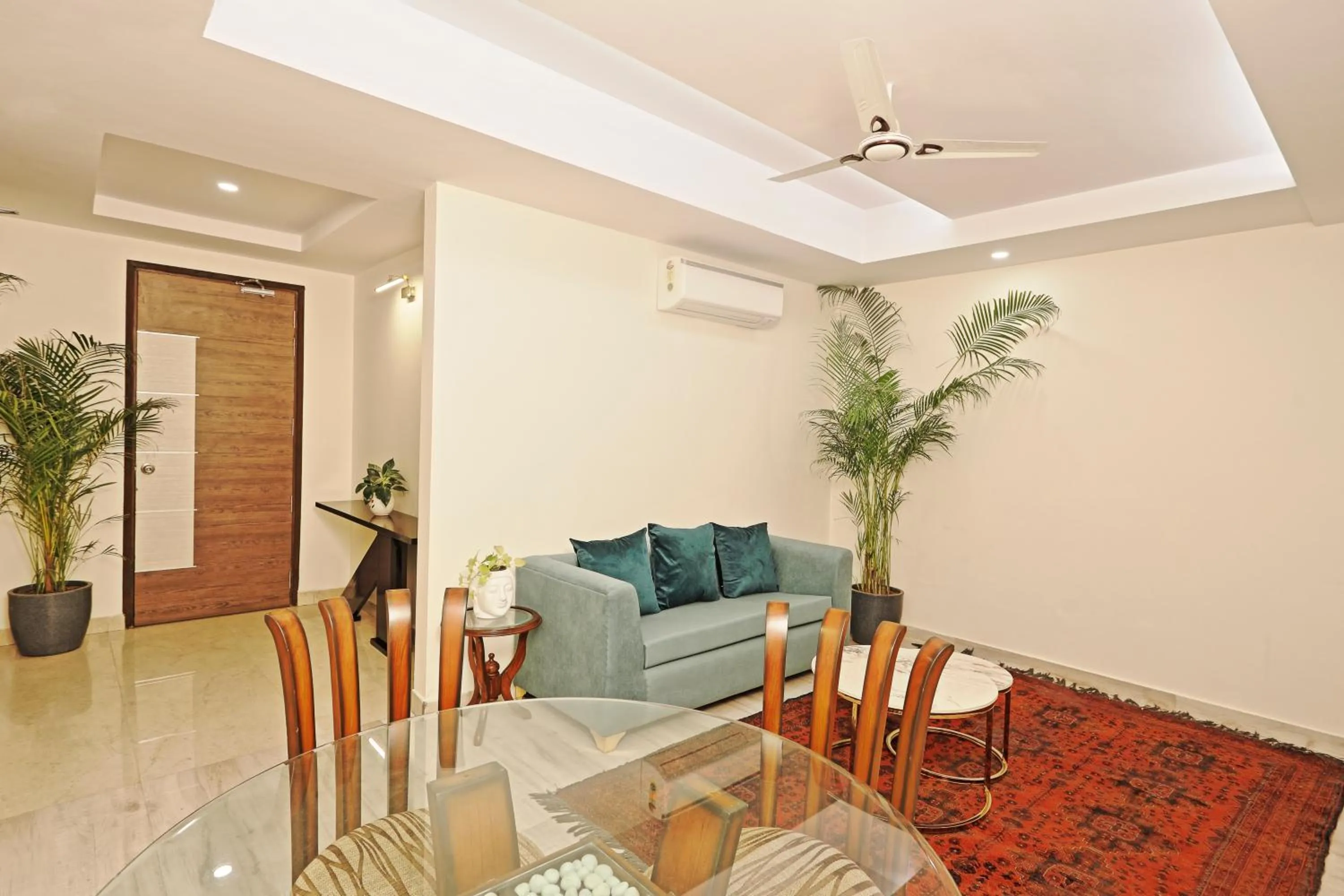 Seating area in Hotel Cardinal Oxmo Delhi Airport