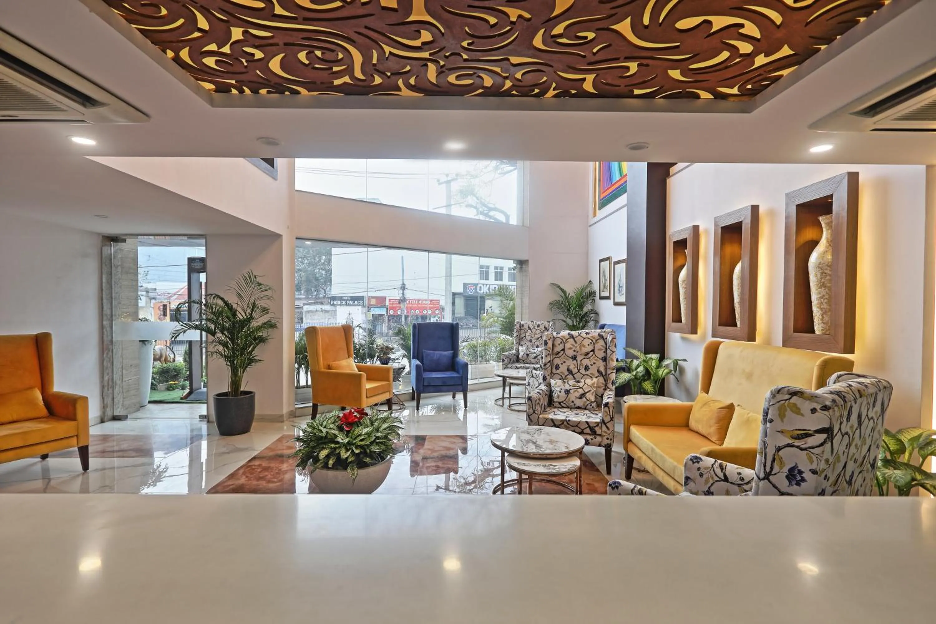 Lobby or reception in Hotel Cardinal Oxmo Delhi Airport