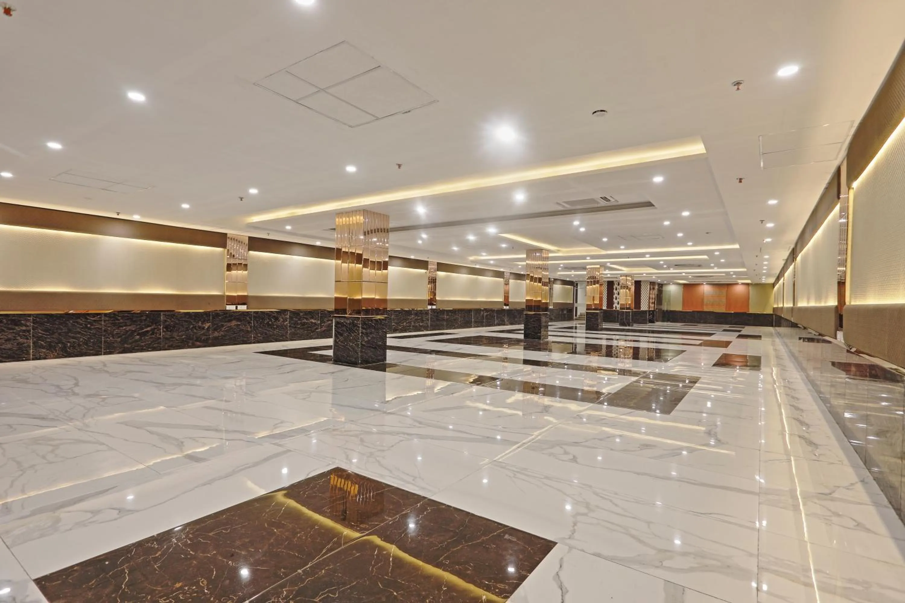 Banquet/Function facilities in Hotel Cardinal Oxmo Delhi Airport