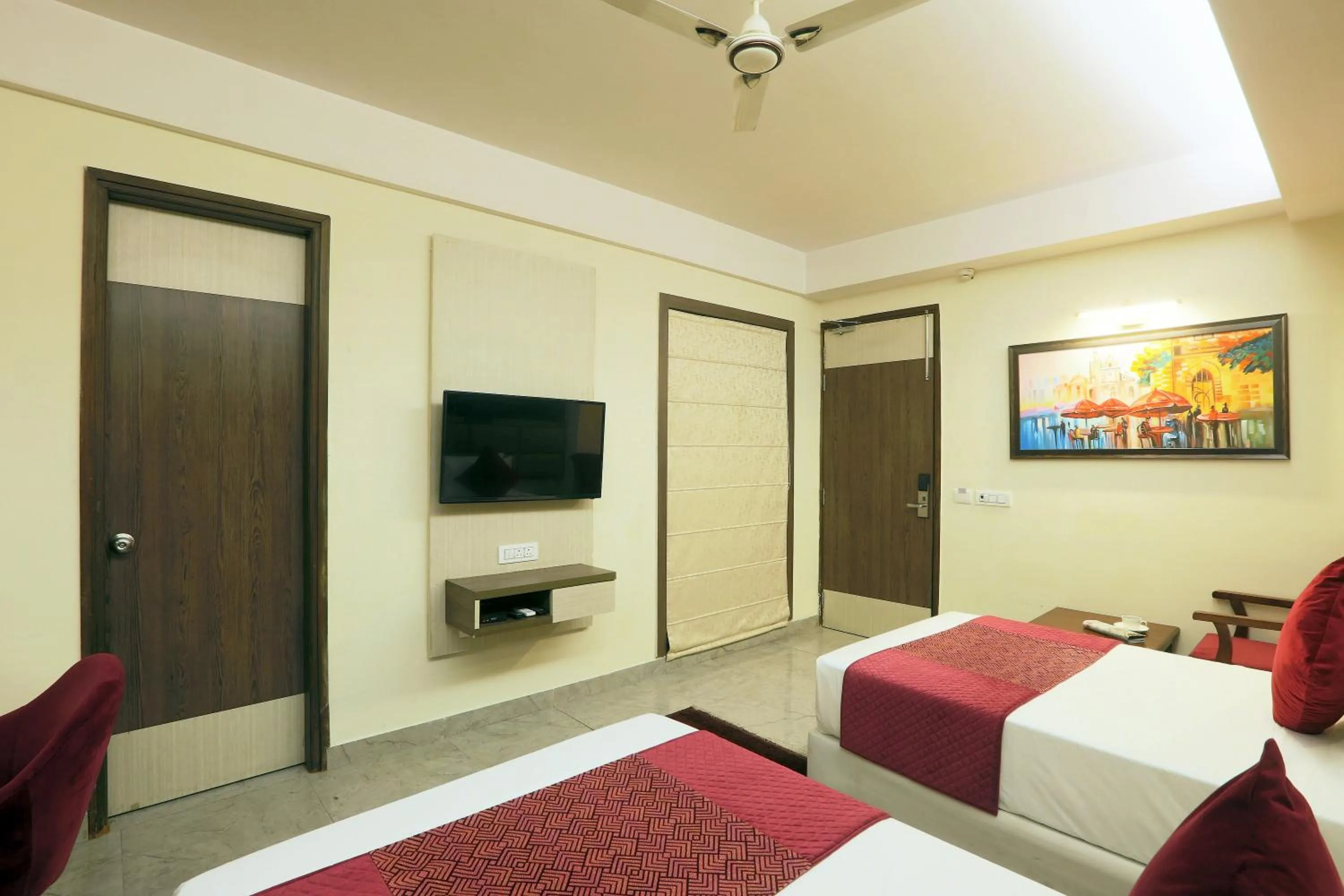 Bed in Hotel Cardinal Oxmo Delhi Airport