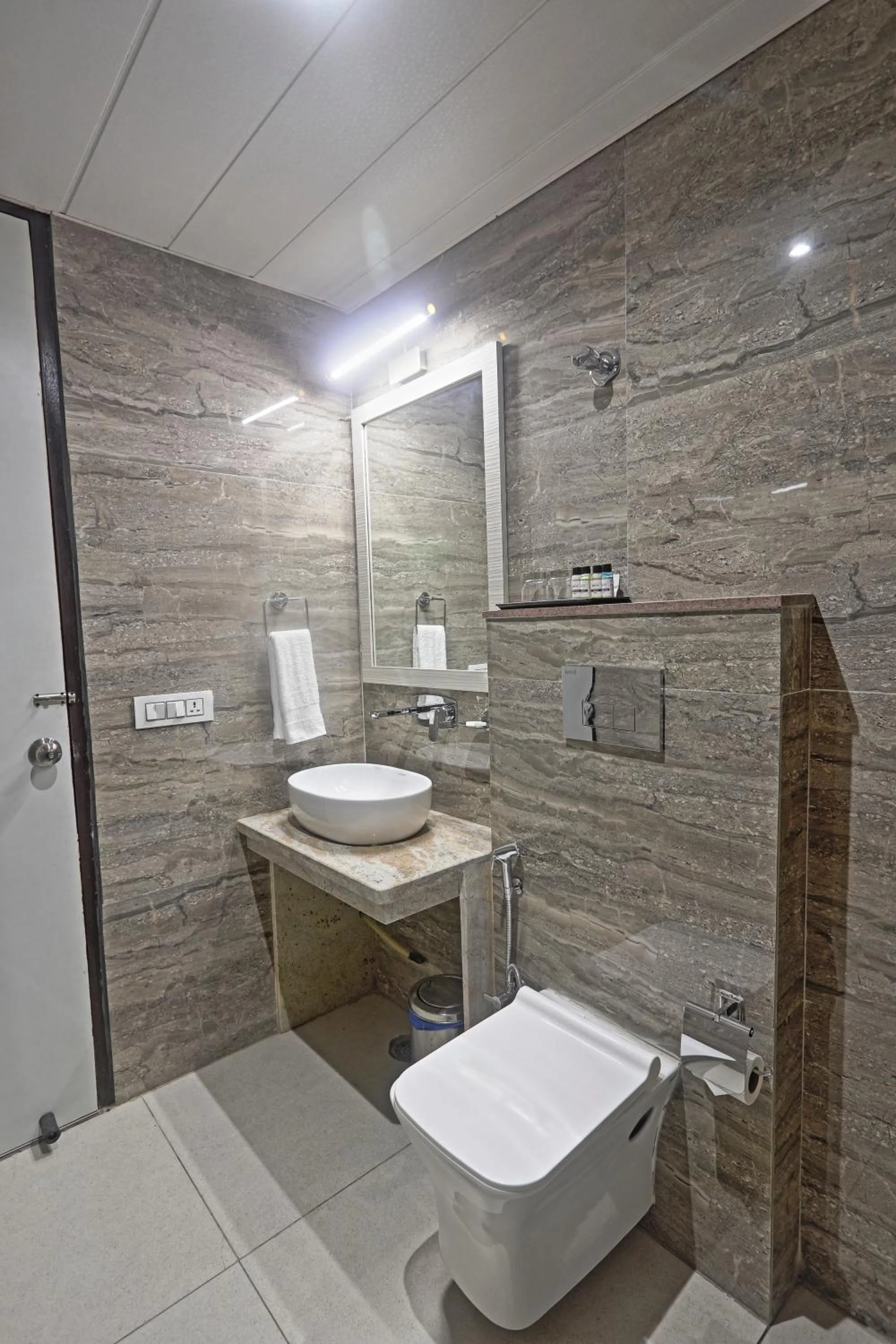 Bathroom in Hotel Cardinal Oxmo Delhi Airport