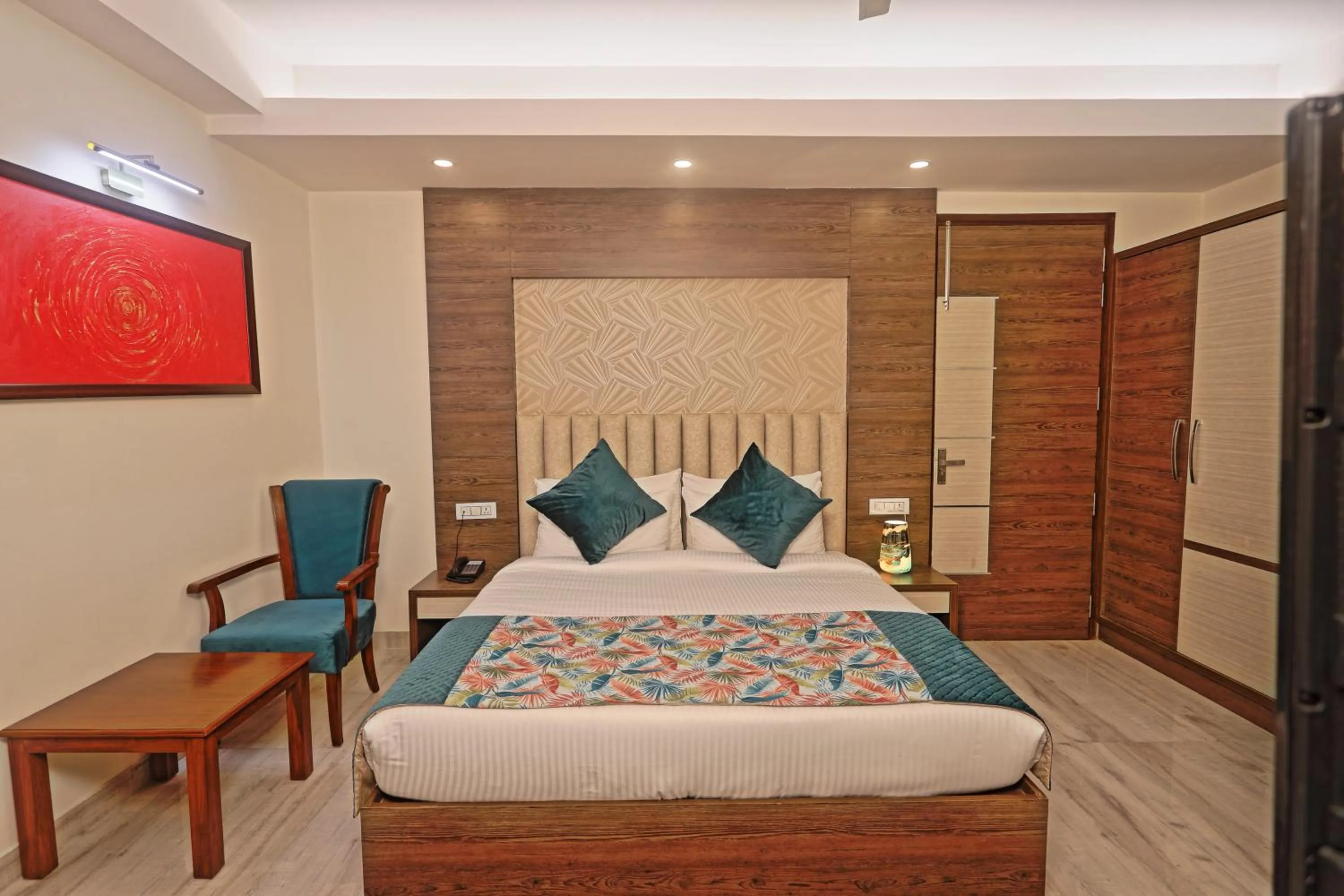 Bed in Hotel Cardinal Oxmo Delhi Airport