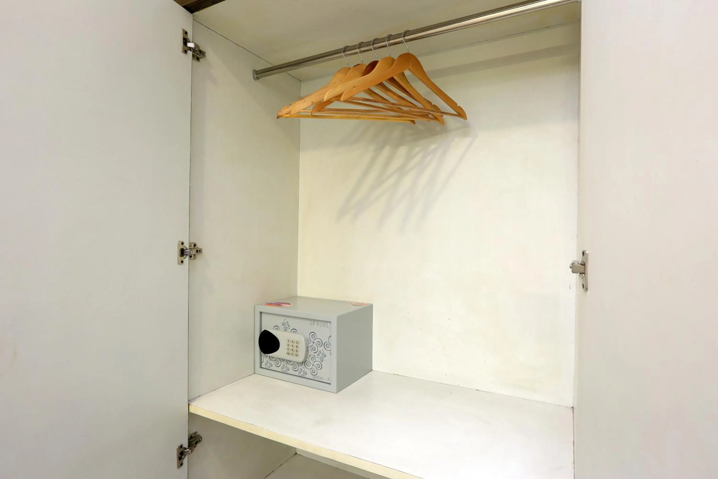 safe in Hotel Cardinal Oxmo Delhi Airport