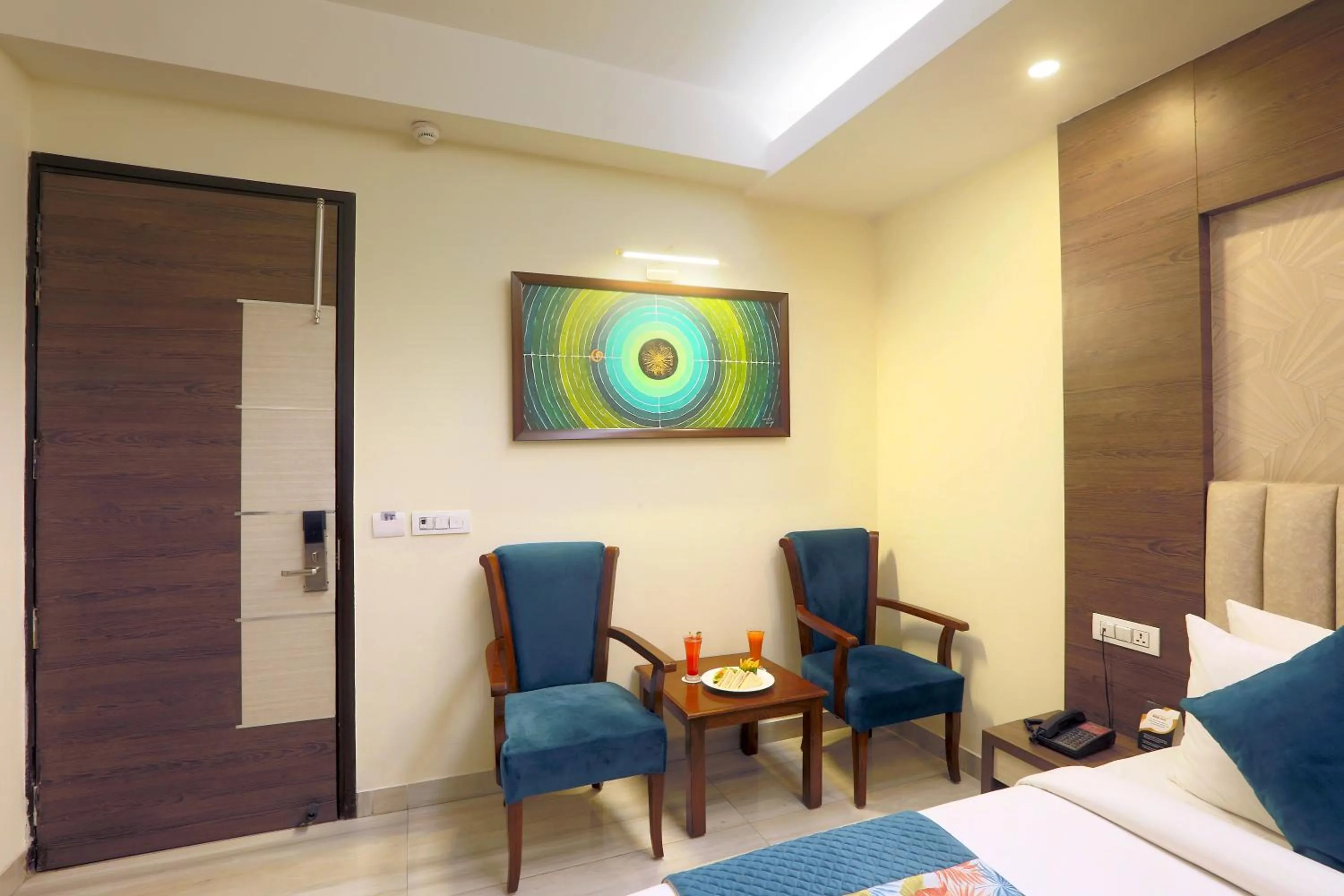 Bed in Hotel Cardinal Oxmo Delhi Airport