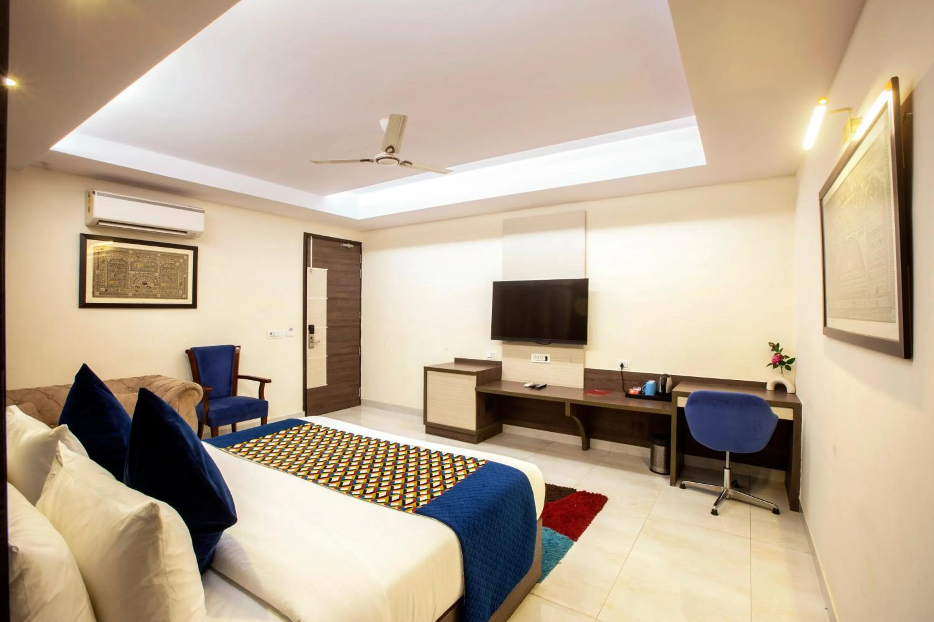 Bed in Hotel Cardinal Oxmo Delhi Airport