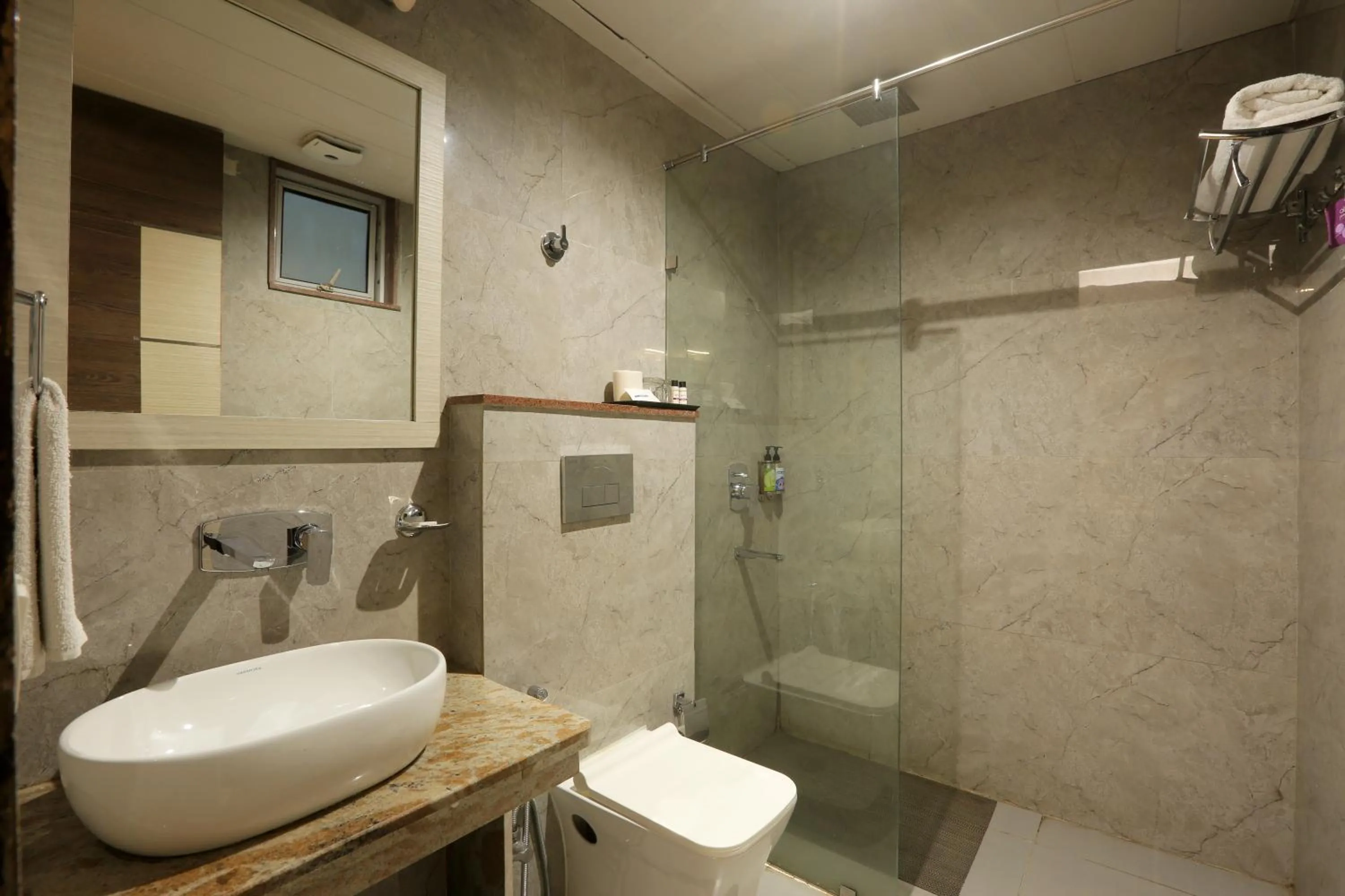 Bathroom in Hotel Cardinal Oxmo Delhi Airport