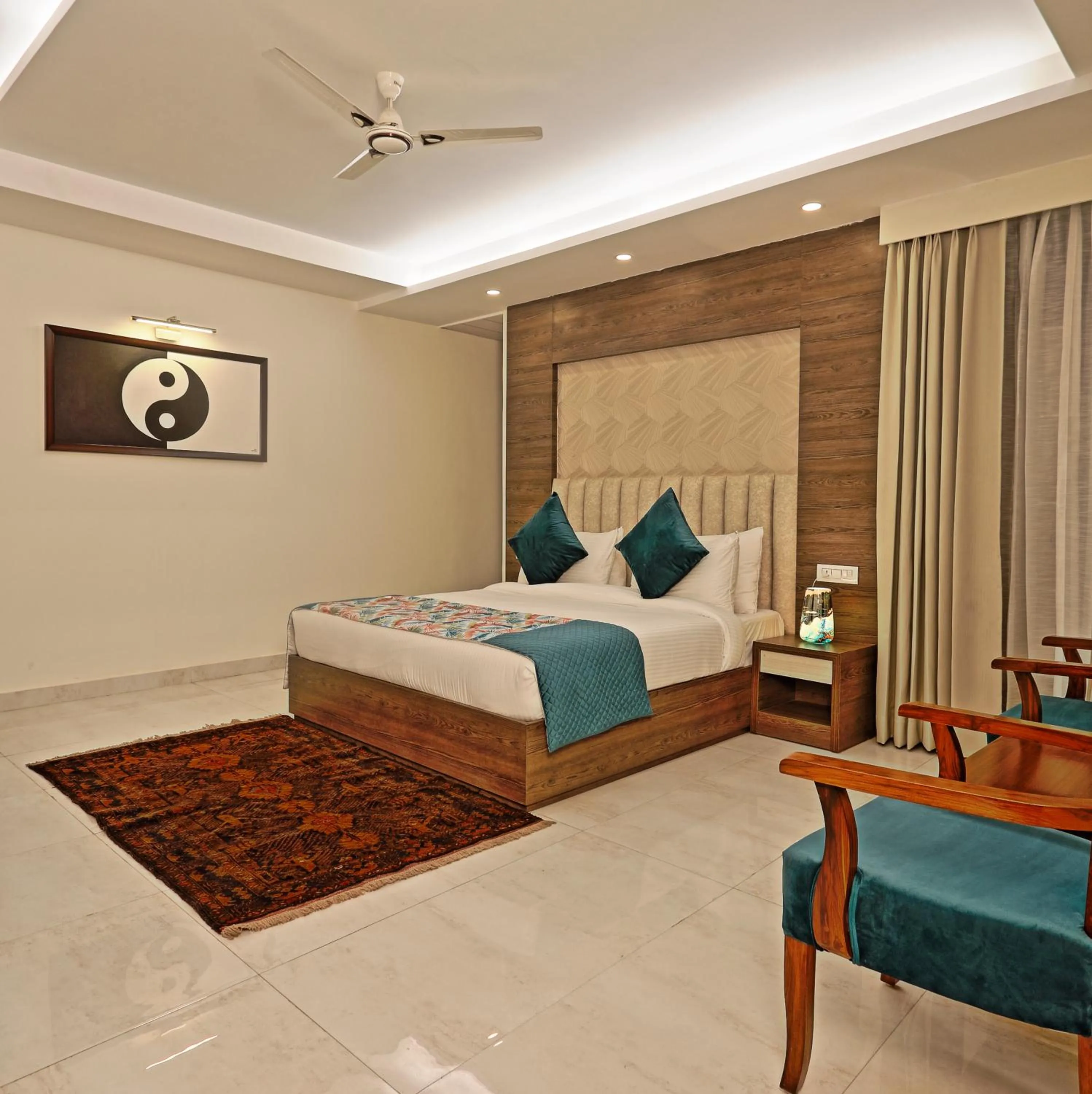 Photo of the whole room in Hotel Cardinal Oxmo Delhi Airport