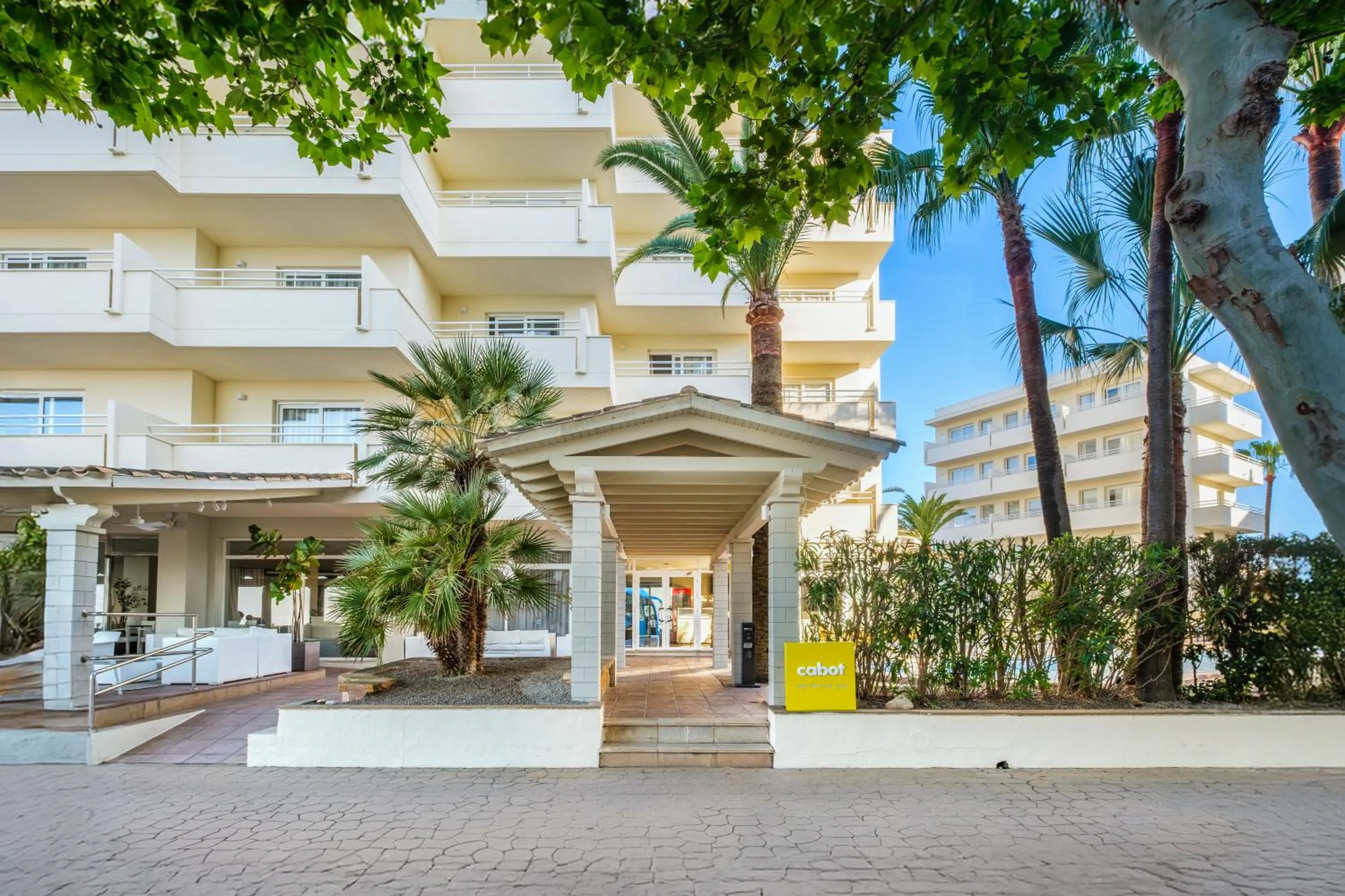 Facade/entrance in Cabot Cap de Mar Spa
