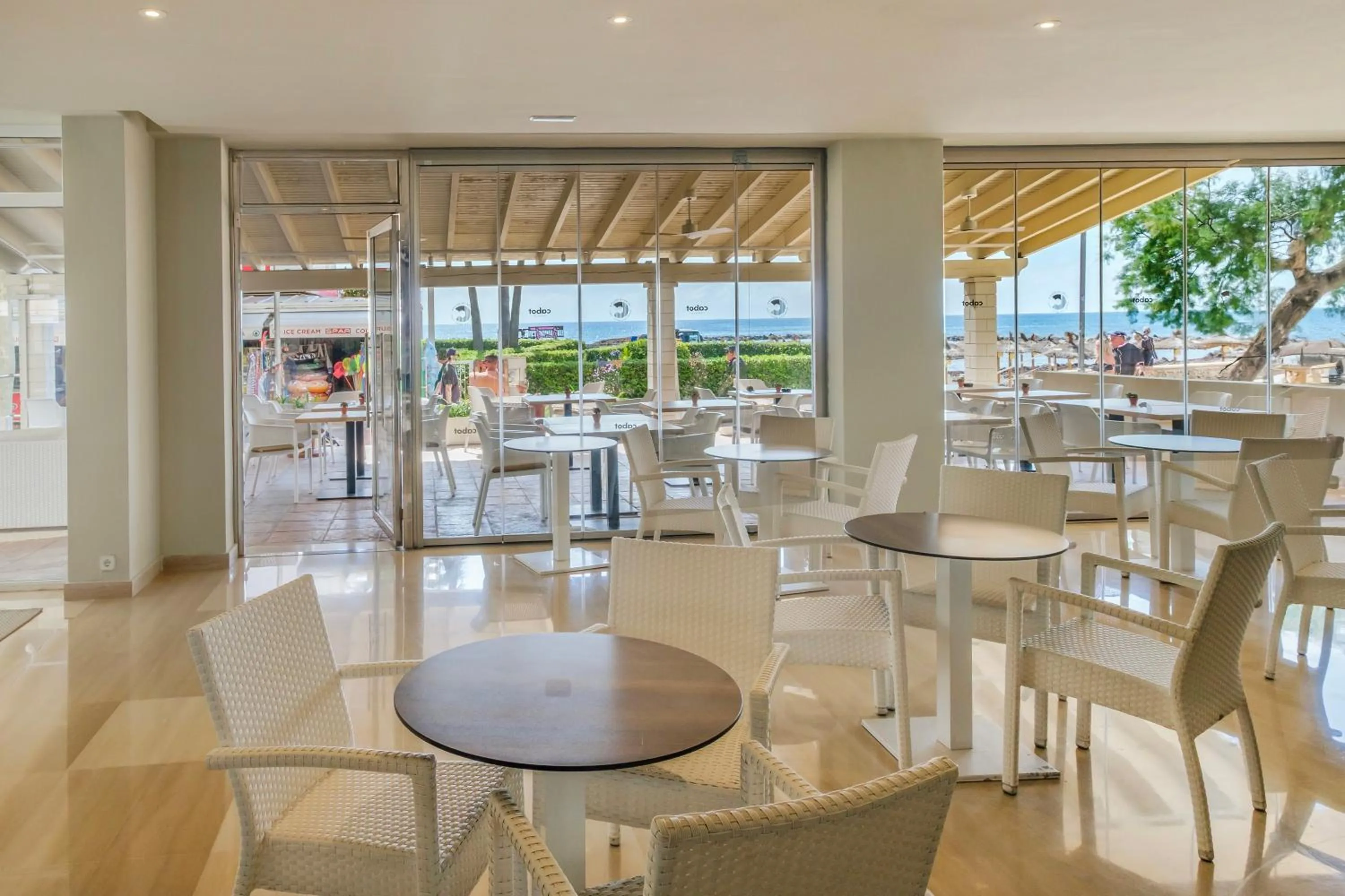 Restaurant/places to eat in Cabot Cap de Mar Spa