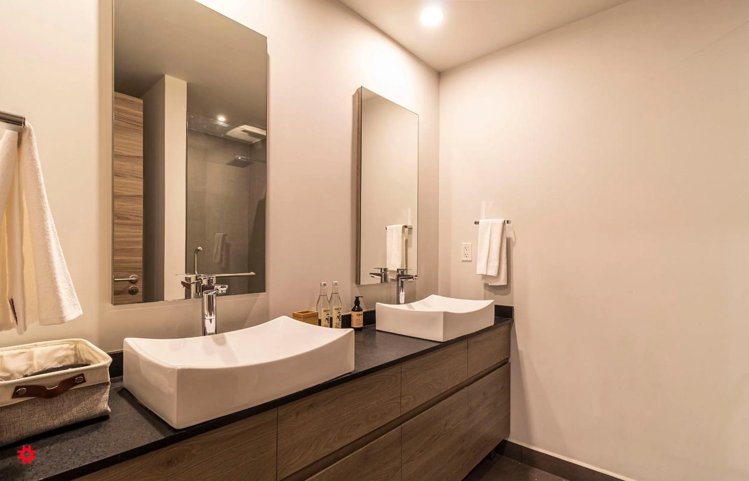 Bathroom in Casa Latitud by Kukun