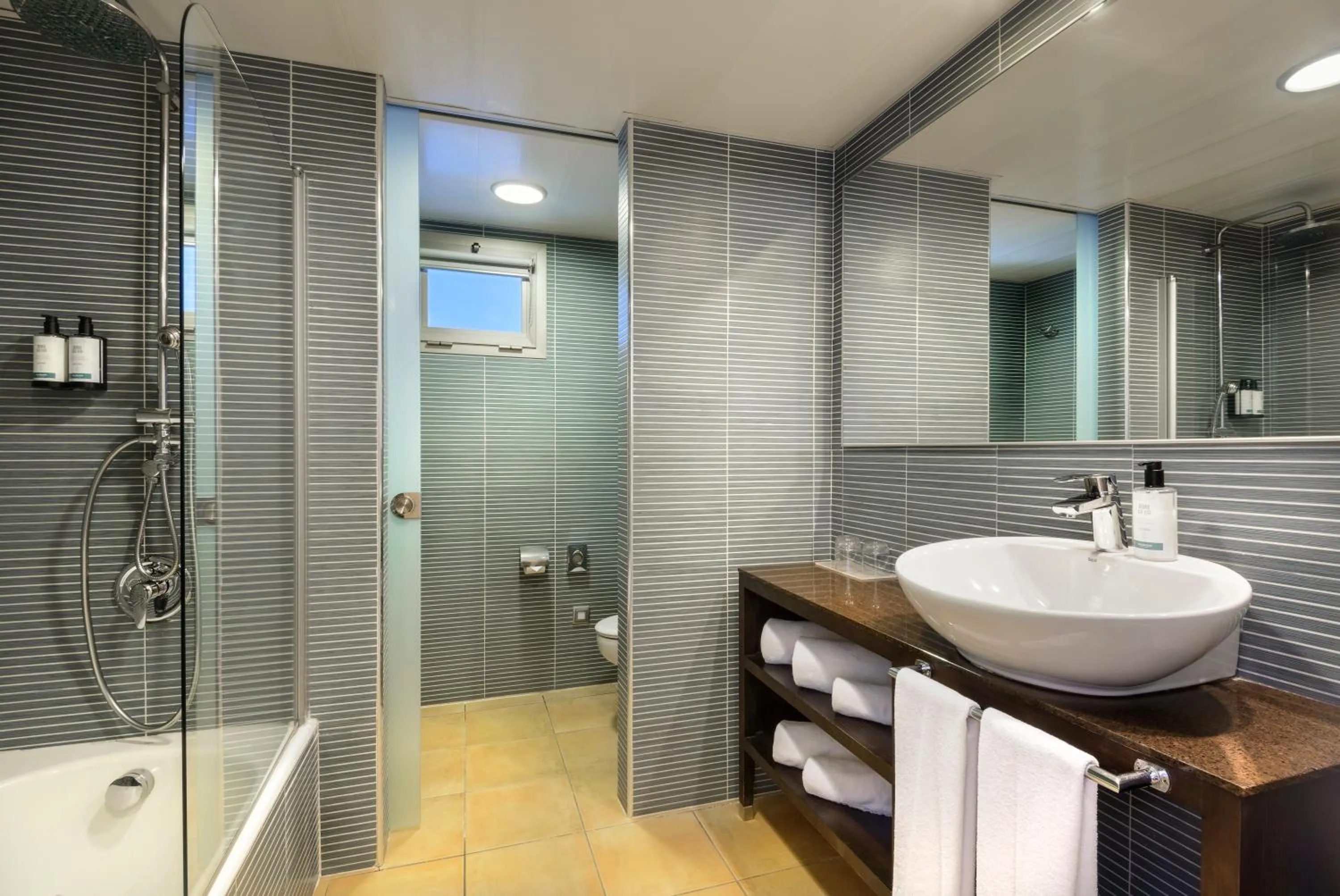 Shower in Occidental Menorca