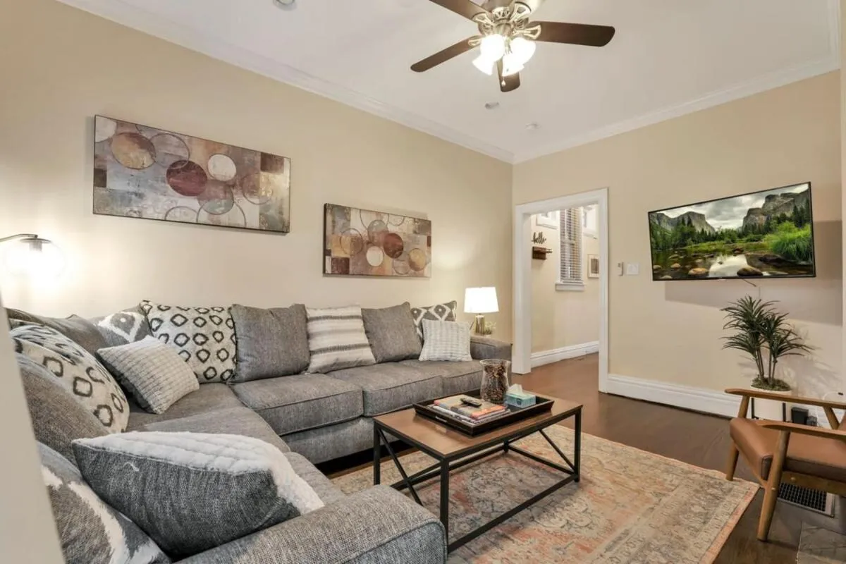 OSU and Short North 4 Bedroom Patio and Garage with EV