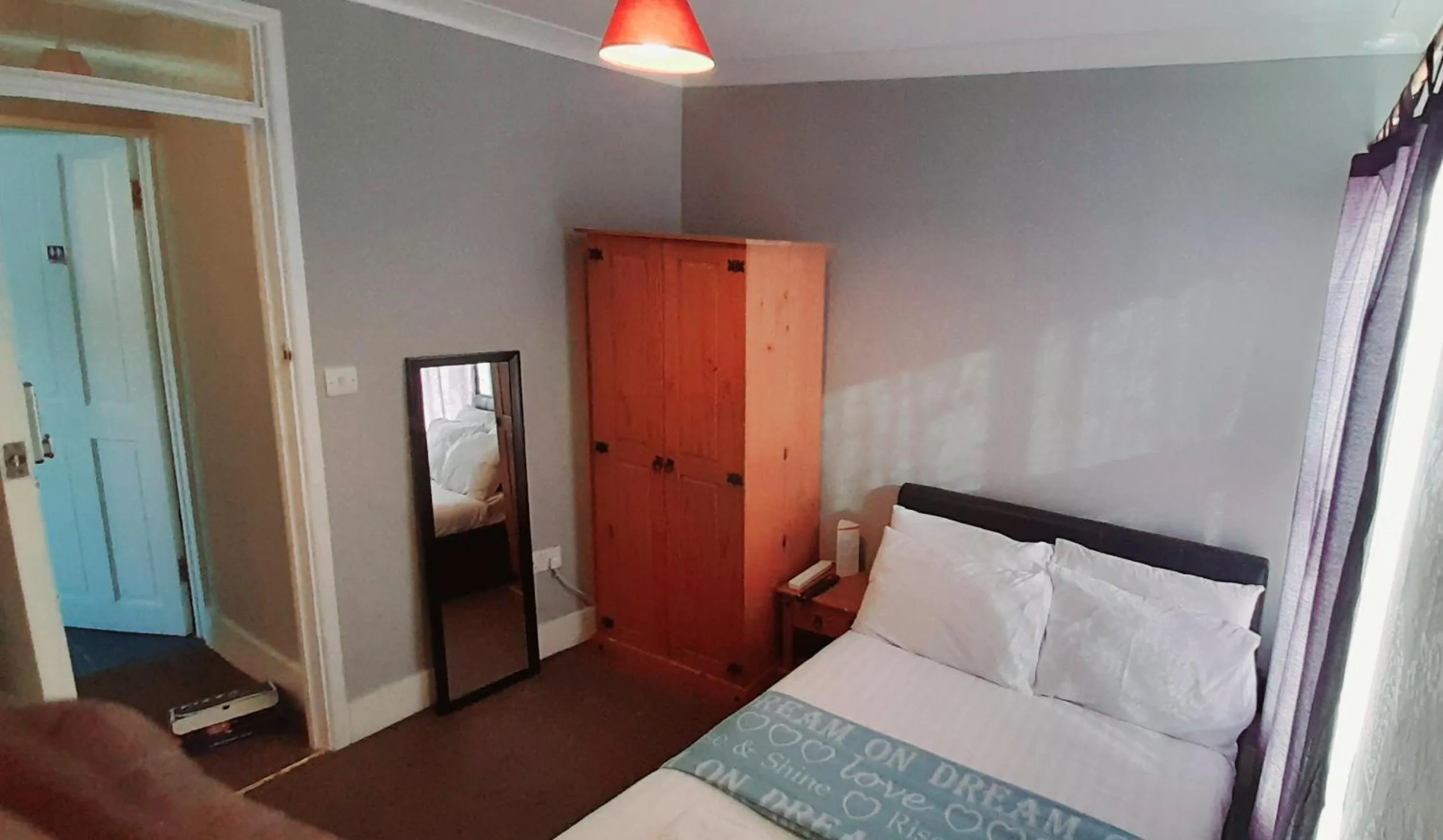 Bedroom, Bed in Penzance Cottage