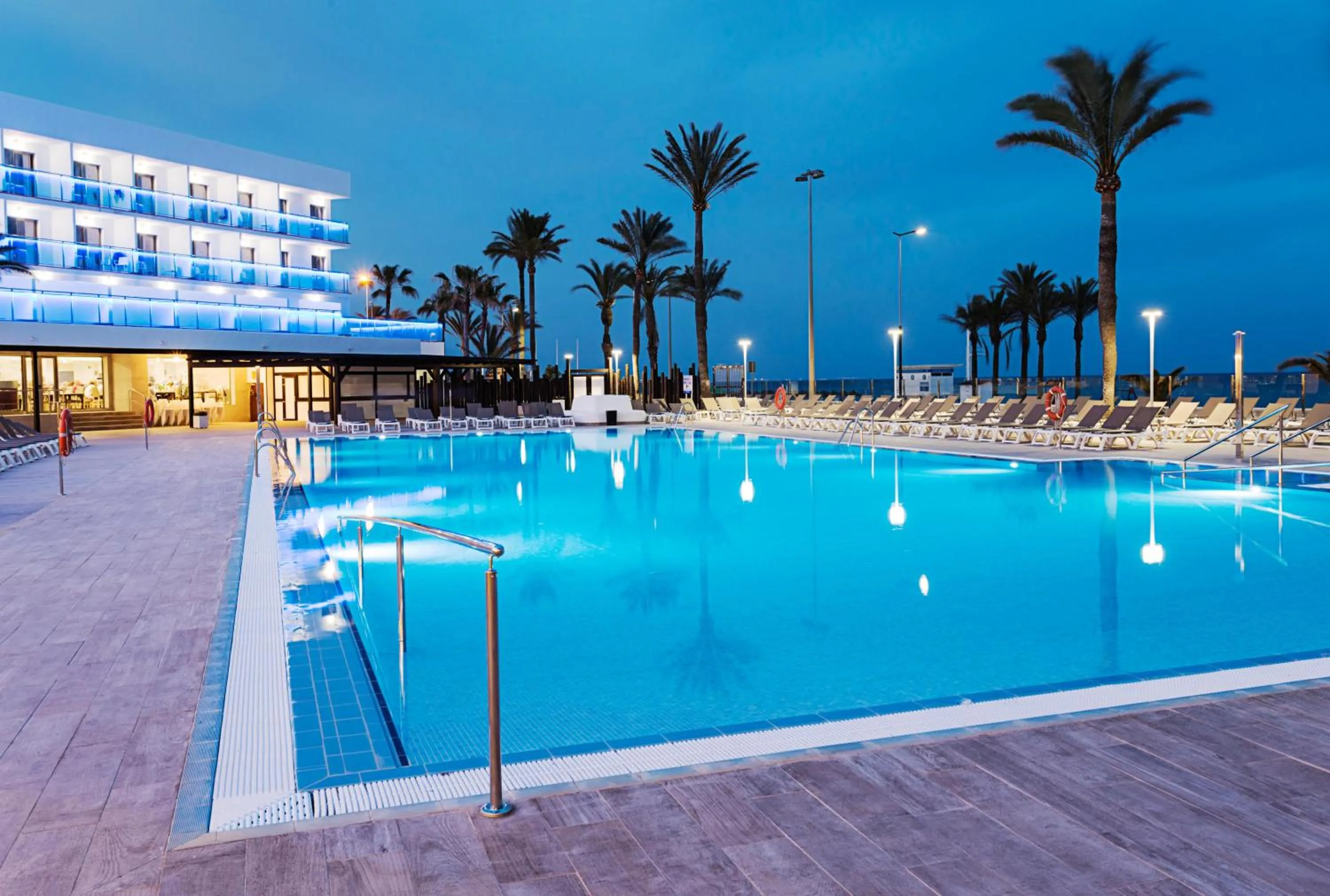 Swimming pool in Hotel Best Sabinal