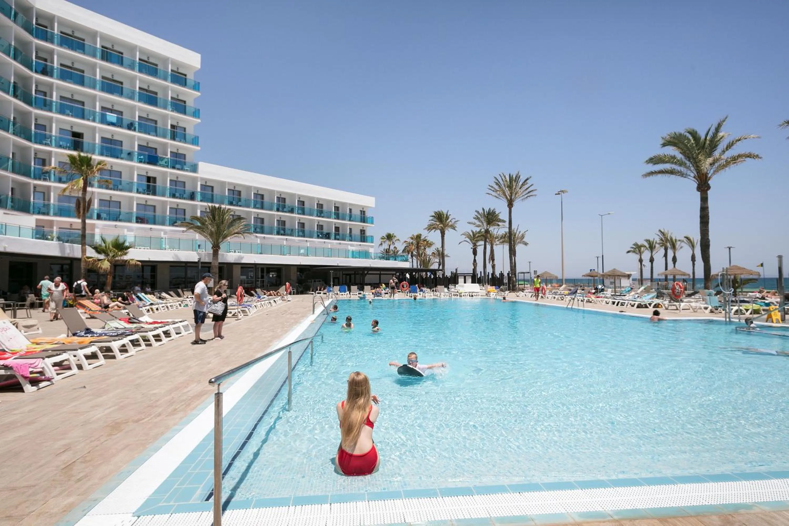 Swimming pool in Hotel Best Sabinal