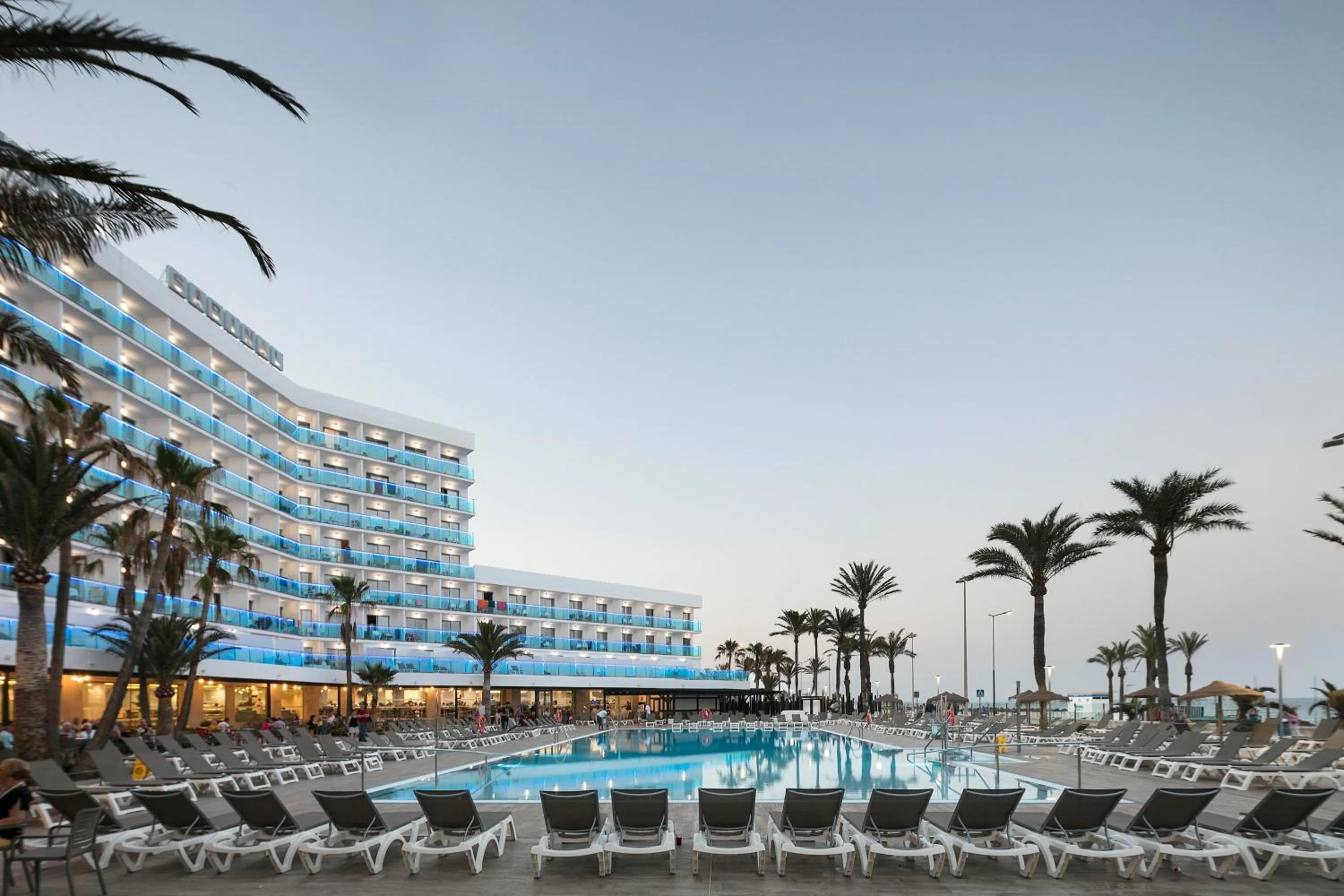 Swimming pool in Hotel Best Sabinal