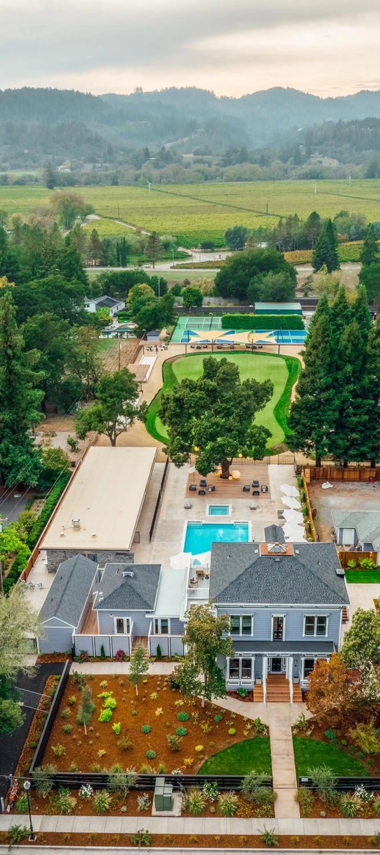 Bird's eye view in The Ruse