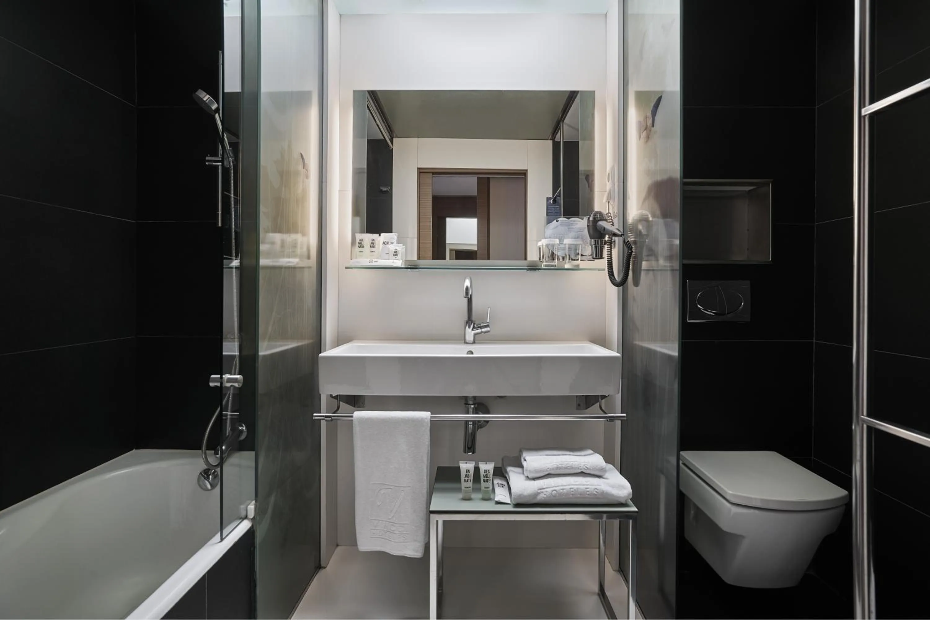 Toilet in Vincci Zaragoza Zentro