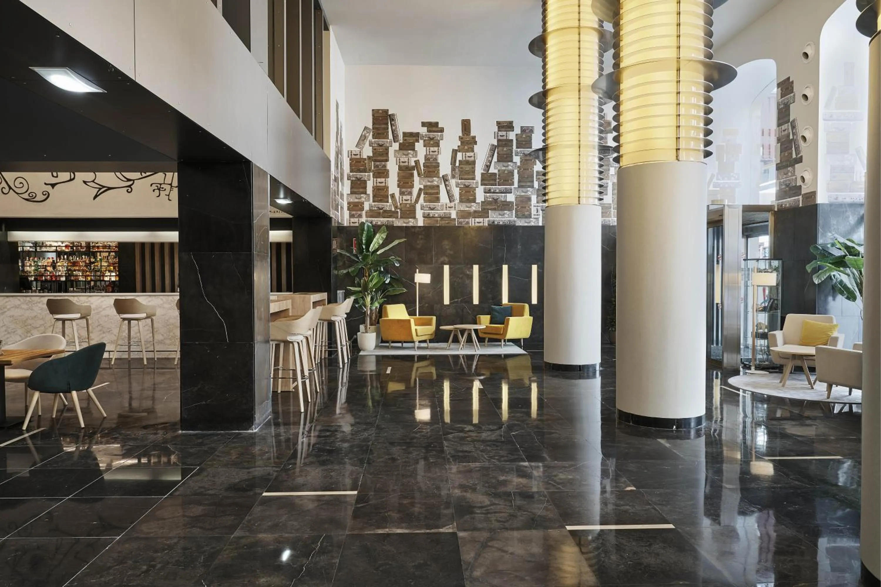 Lobby or reception in Vincci Zaragoza Zentro