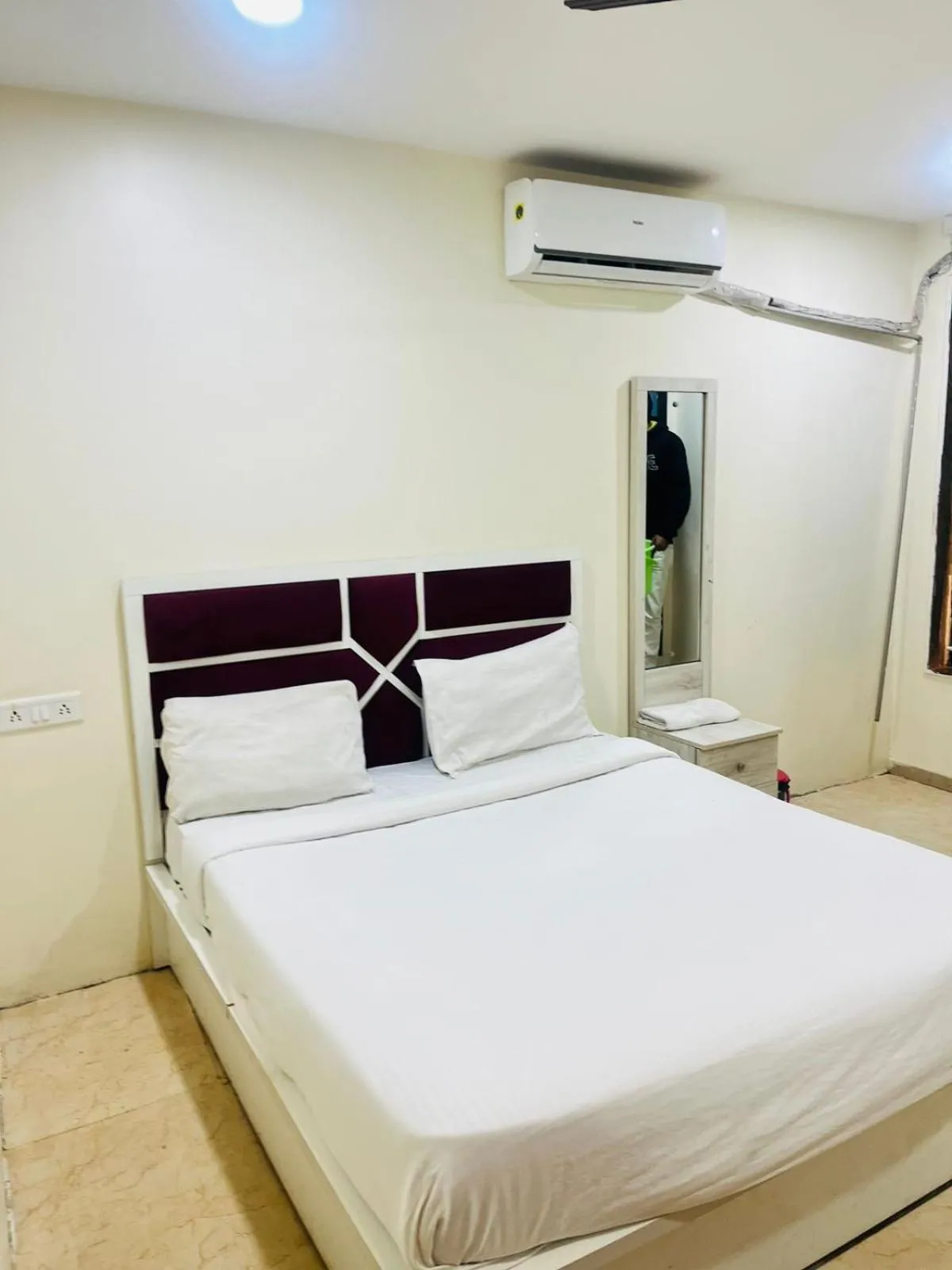 Bedroom in Hotel VYS INN