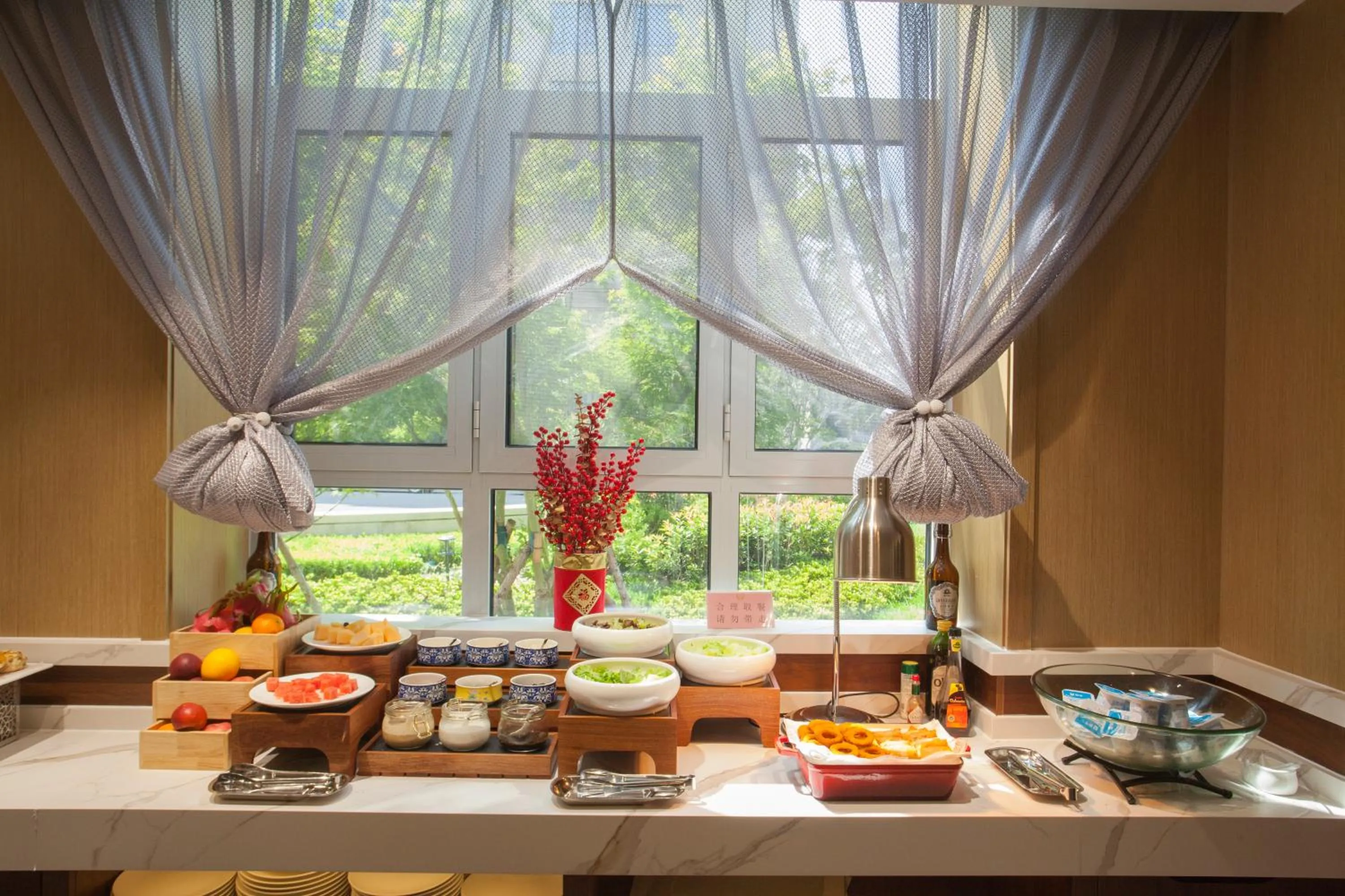 Restaurant/places to eat in Joy Fall Hotel