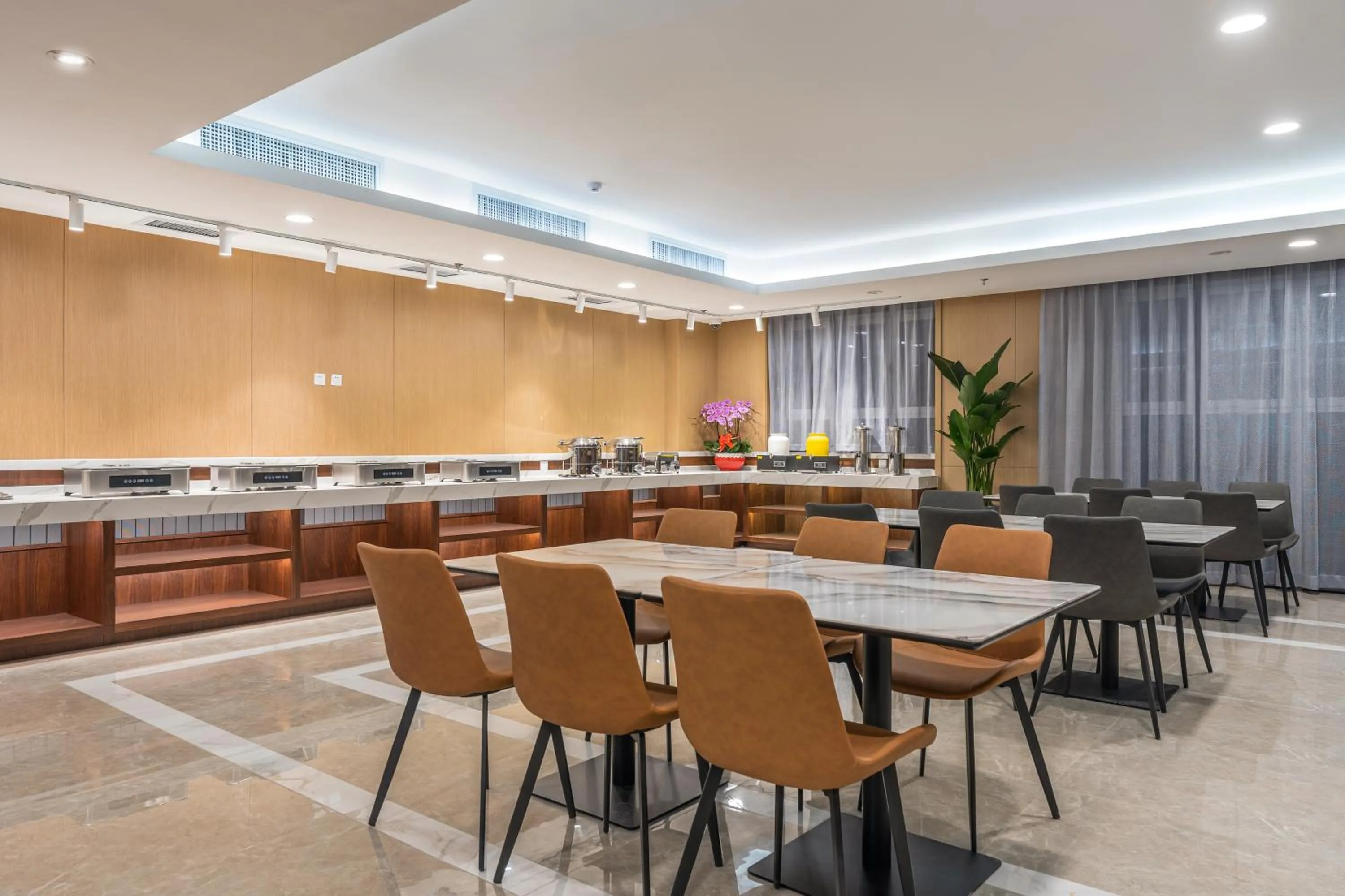 Restaurant/places to eat in Joy Fall Hotel