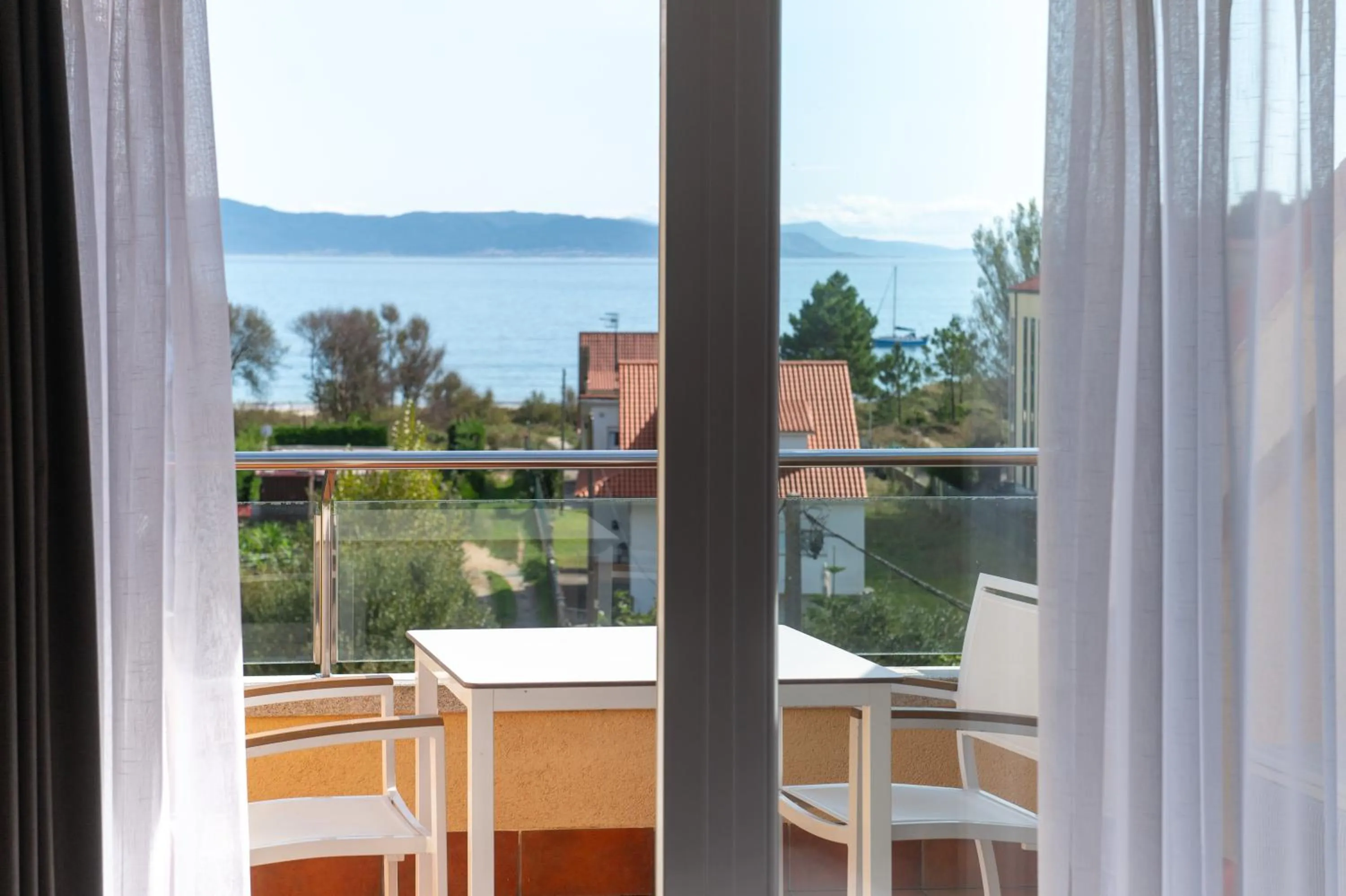Balcony/Terrace in Hotel Playa Langosteira by Adeloló