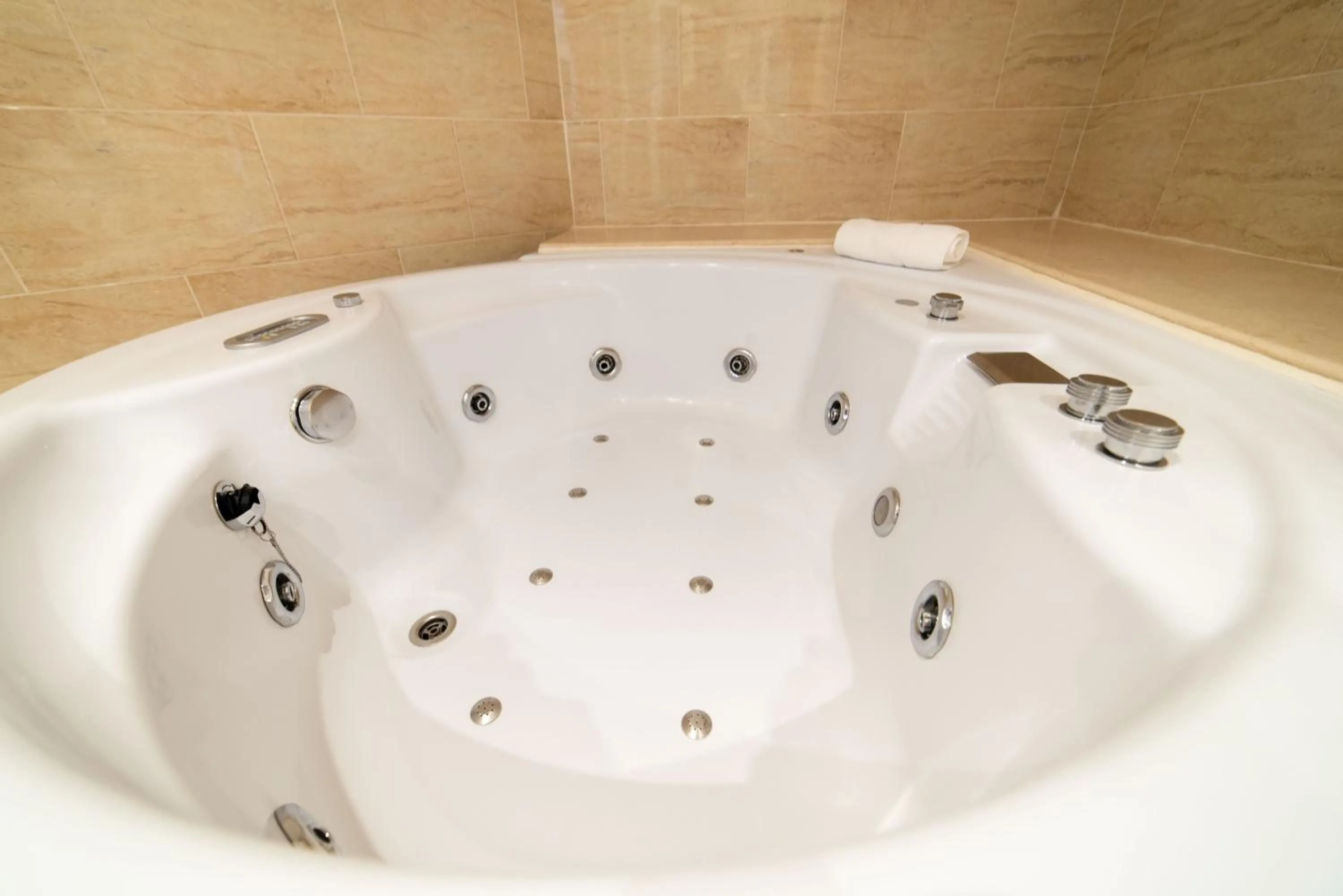 Hot Tub in Hotel Playa Langosteira by Adeloló
