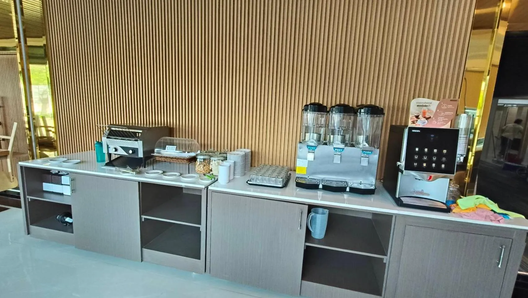 Restaurant/places to eat in PT Grand Hotel