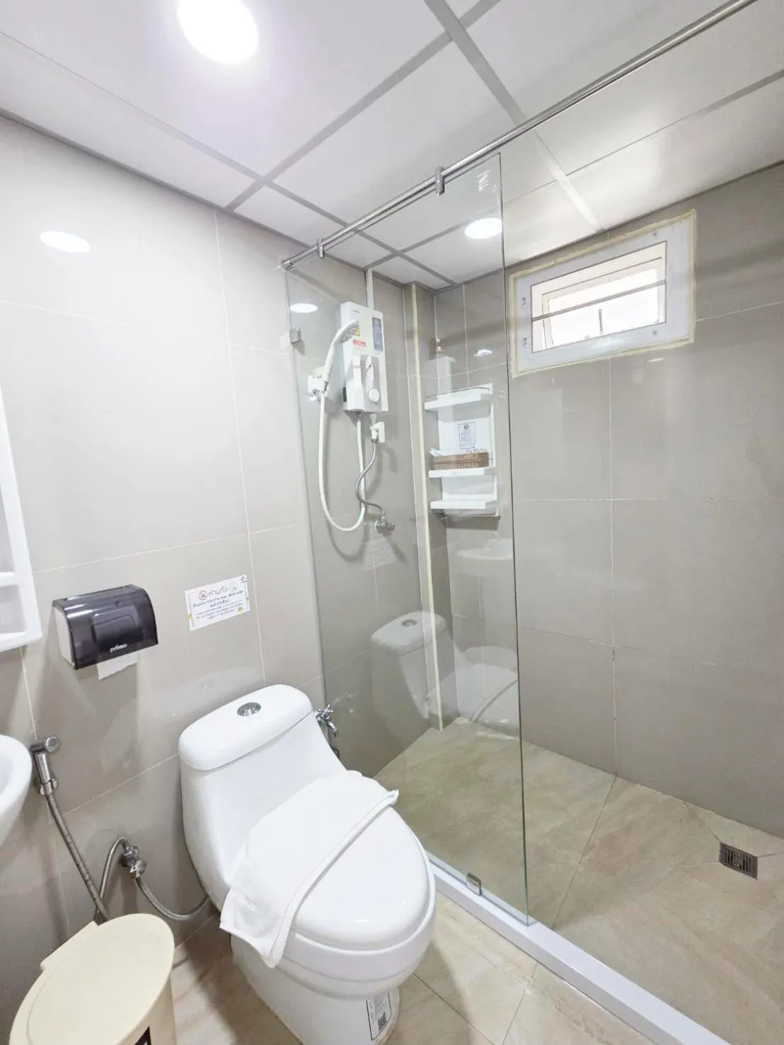 Shower in PT Grand Hotel