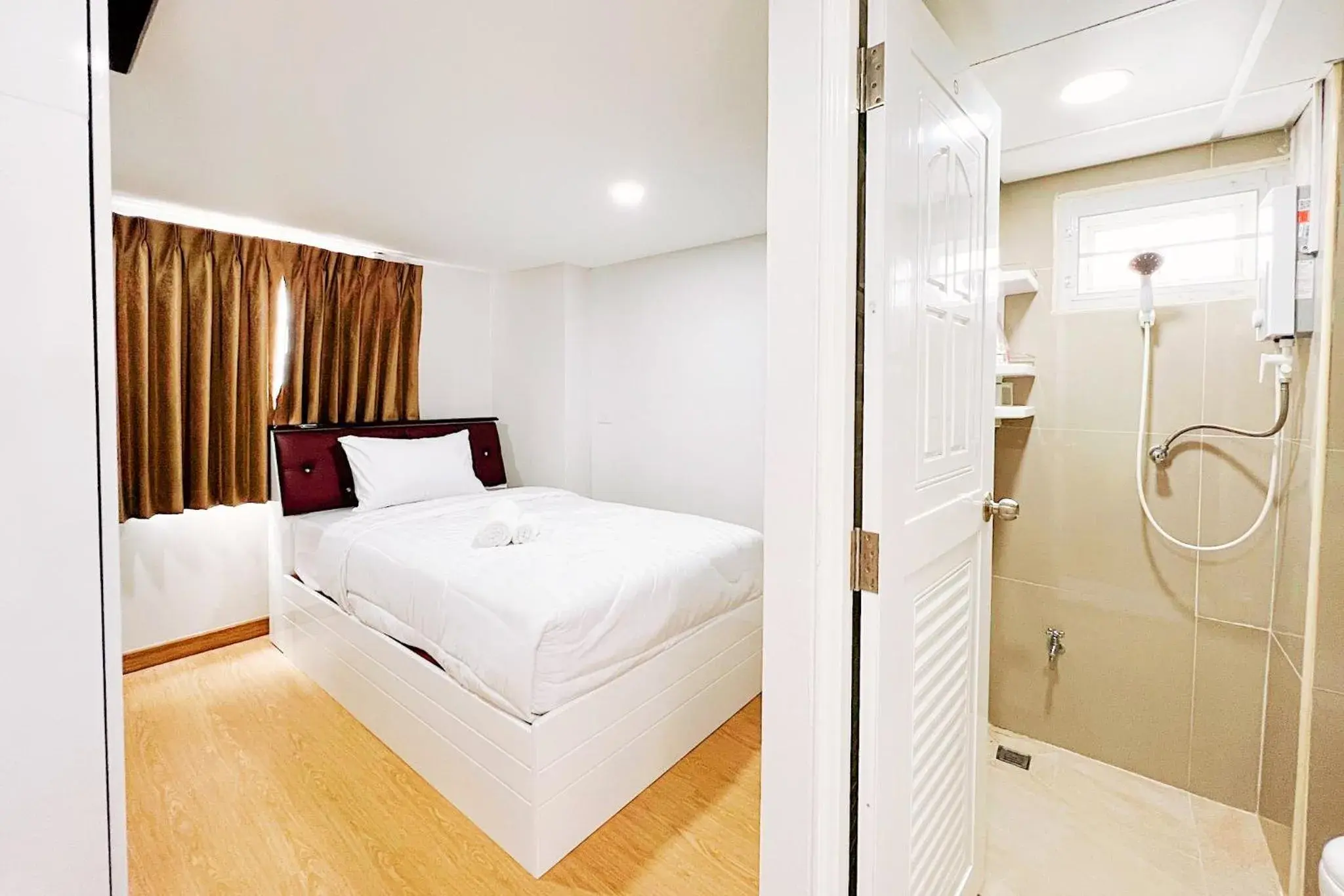 Standard Single Room in PT Grand Hotel Standard Single Room in PT Grand Hotel