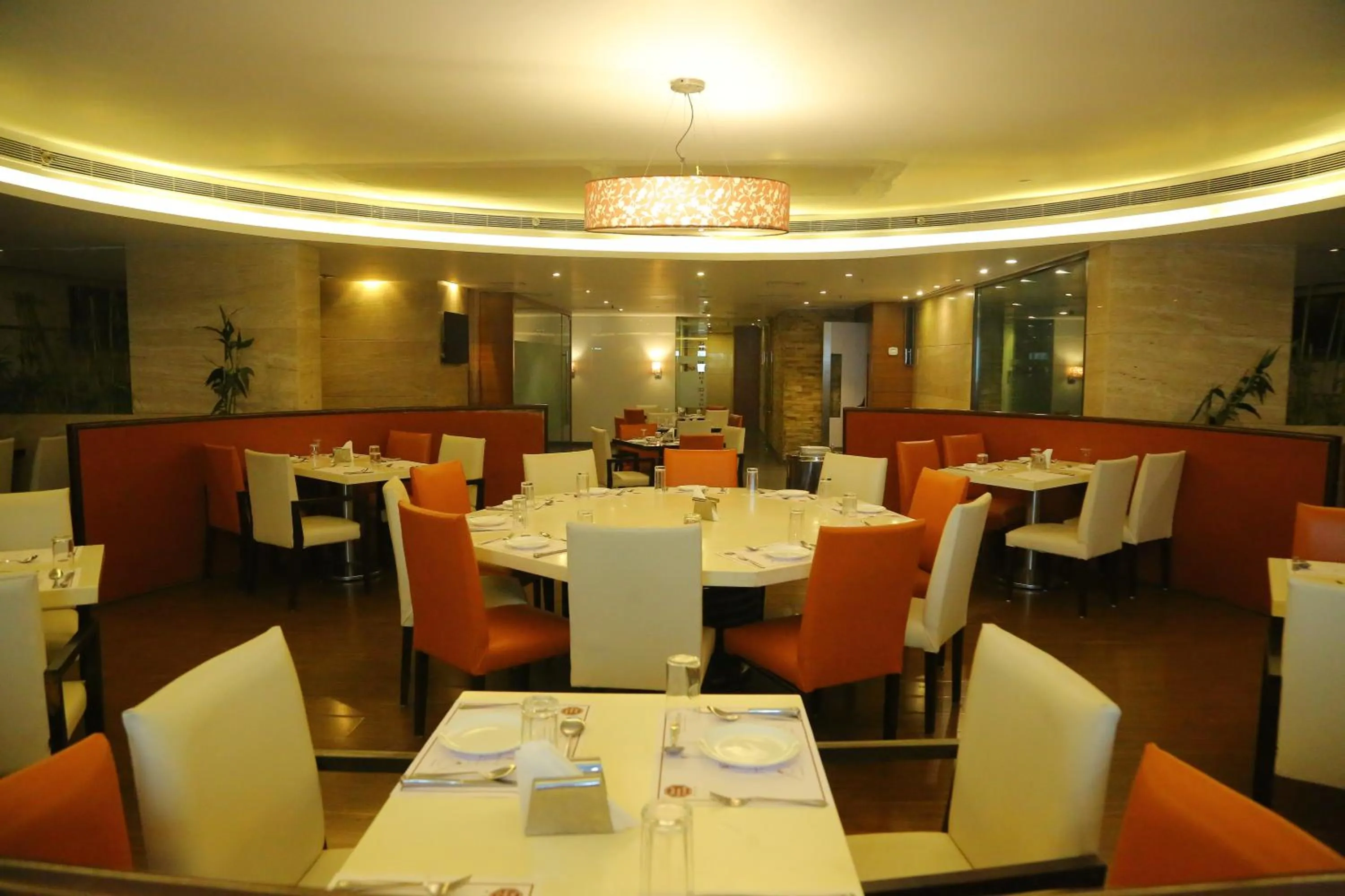 Restaurant/places to eat in HOTEL SALEM CASTLE