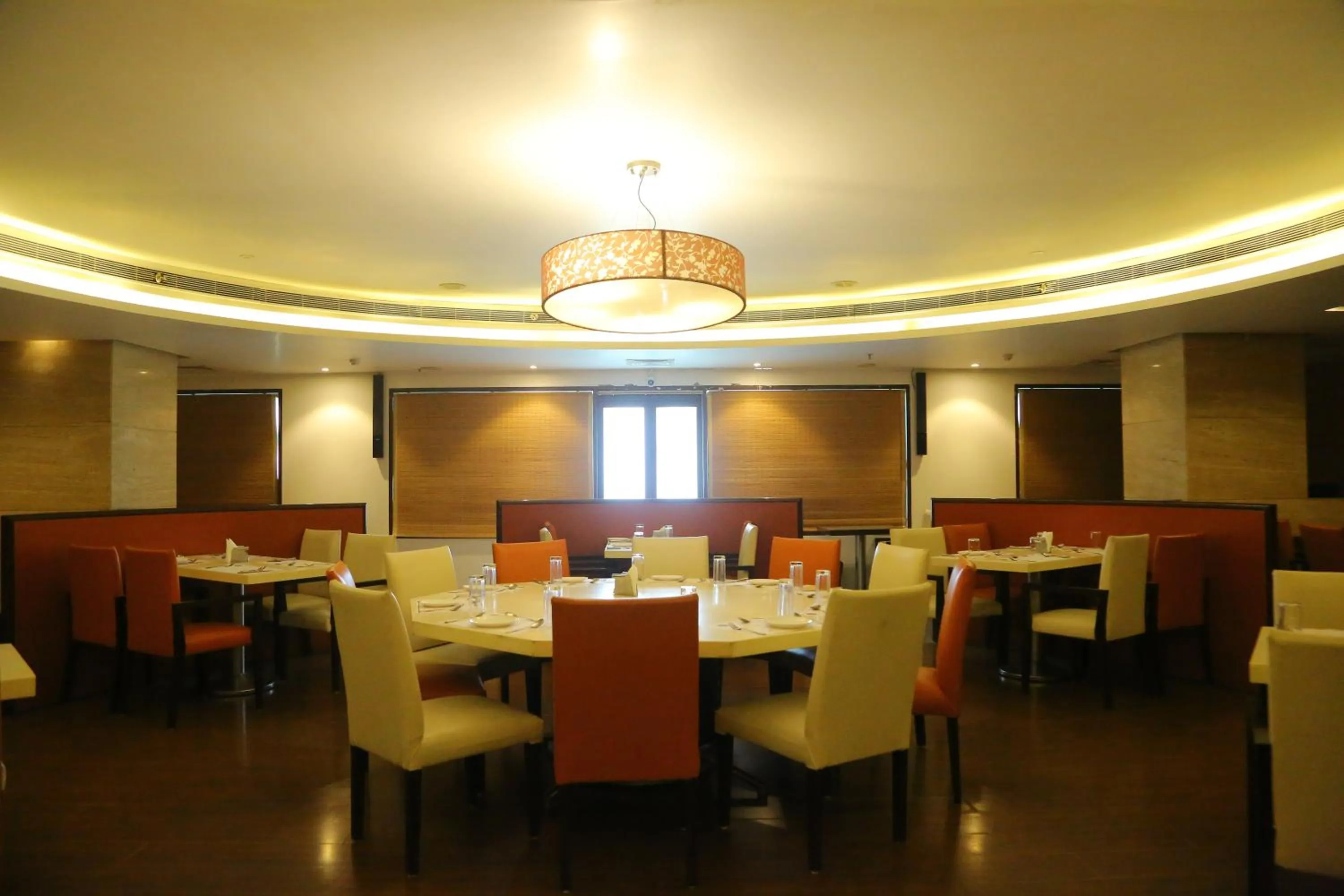 Restaurant/places to eat in HOTEL SALEM CASTLE