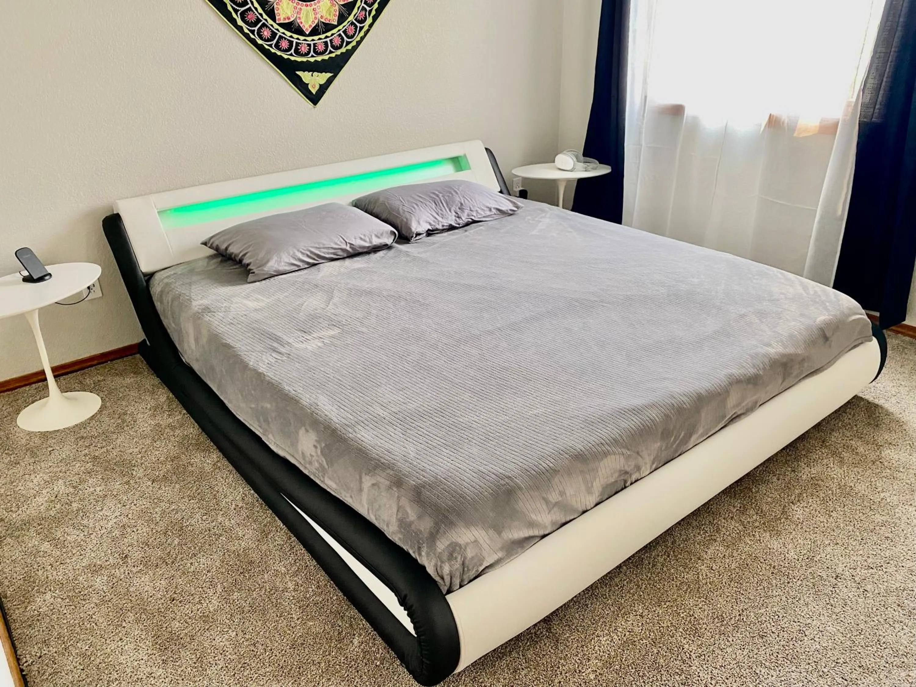 Bed in 3br home 2br unit close to USAFA with fireplace