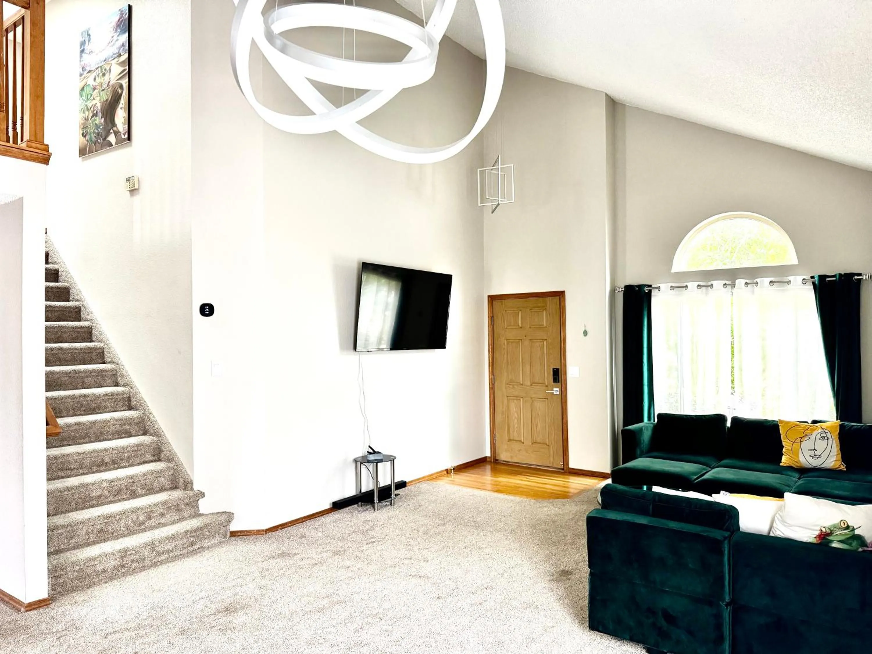 TV and multimedia in 3br home 2br unit close to USAFA with fireplace