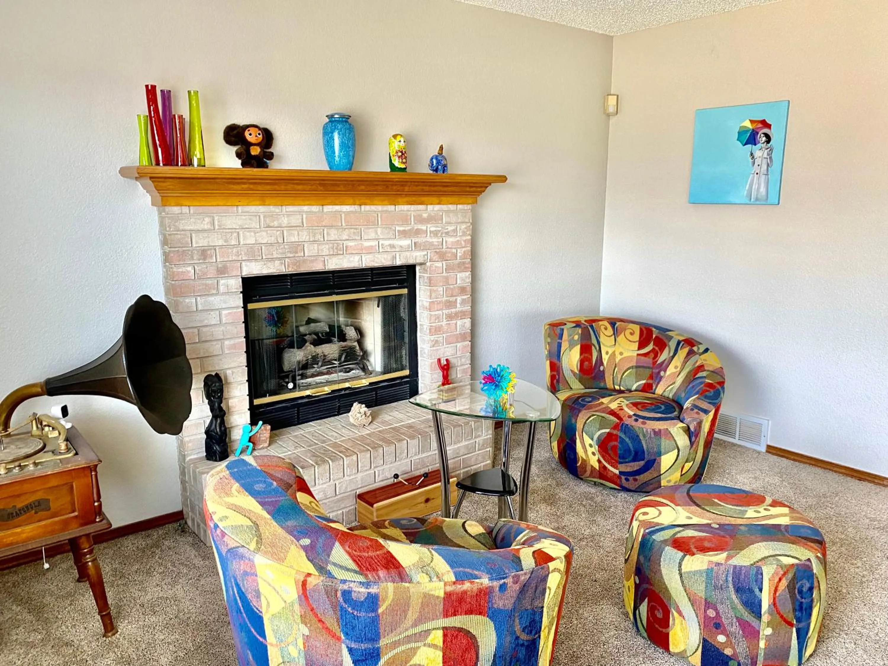 Seating area in 3br home 2br unit close to USAFA with fireplace