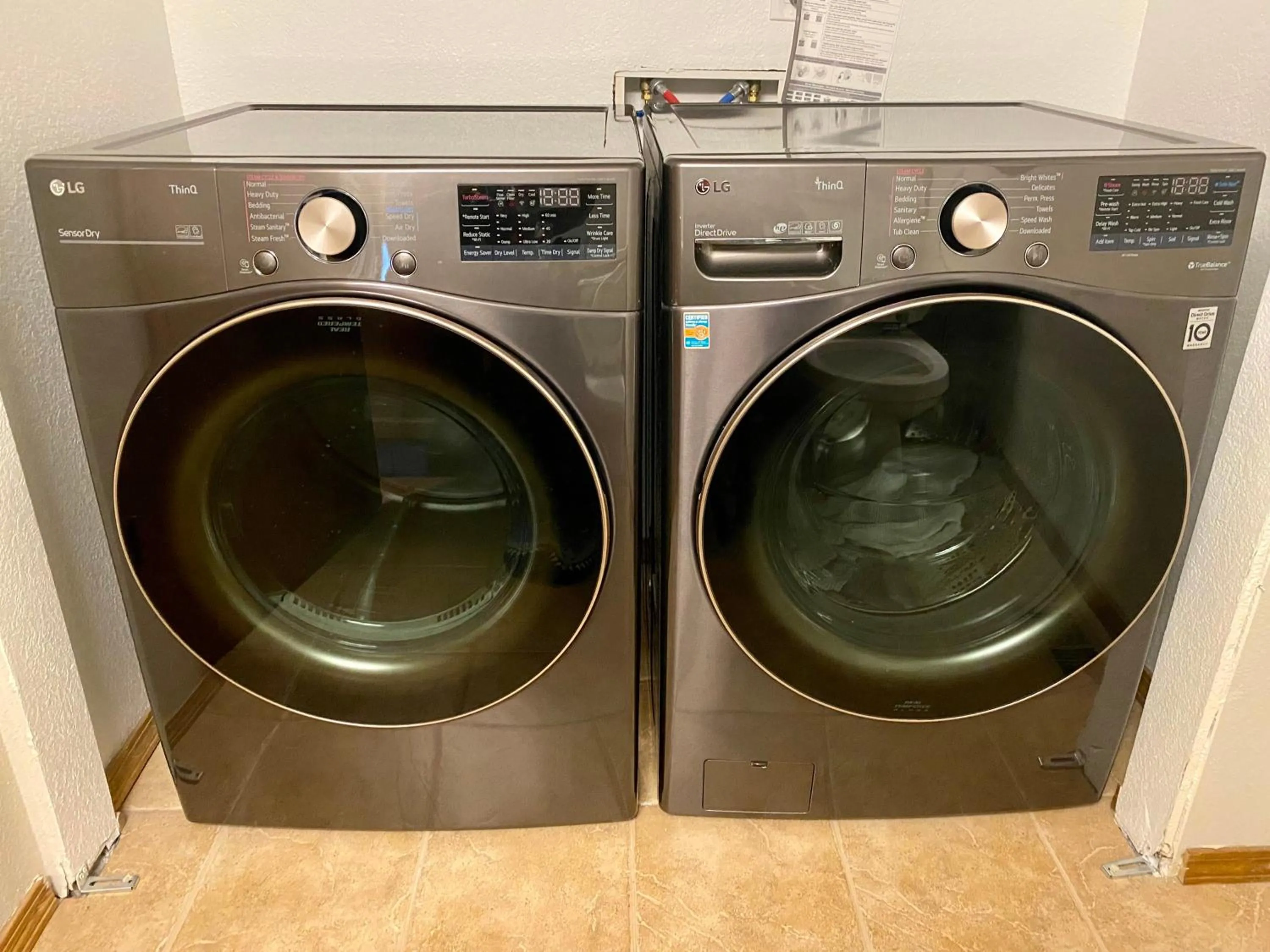 washing machine in 3br home 2br unit close to USAFA with fireplace