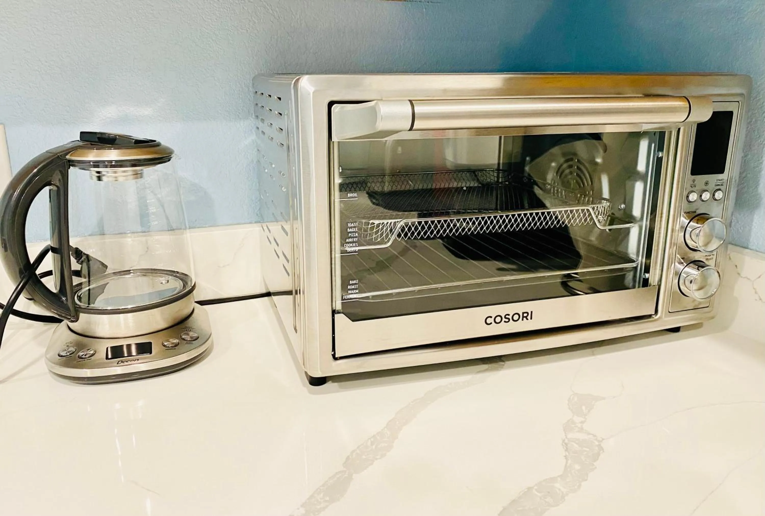 Coffee/tea facilities in 3br home 2br unit close to USAFA with fireplace