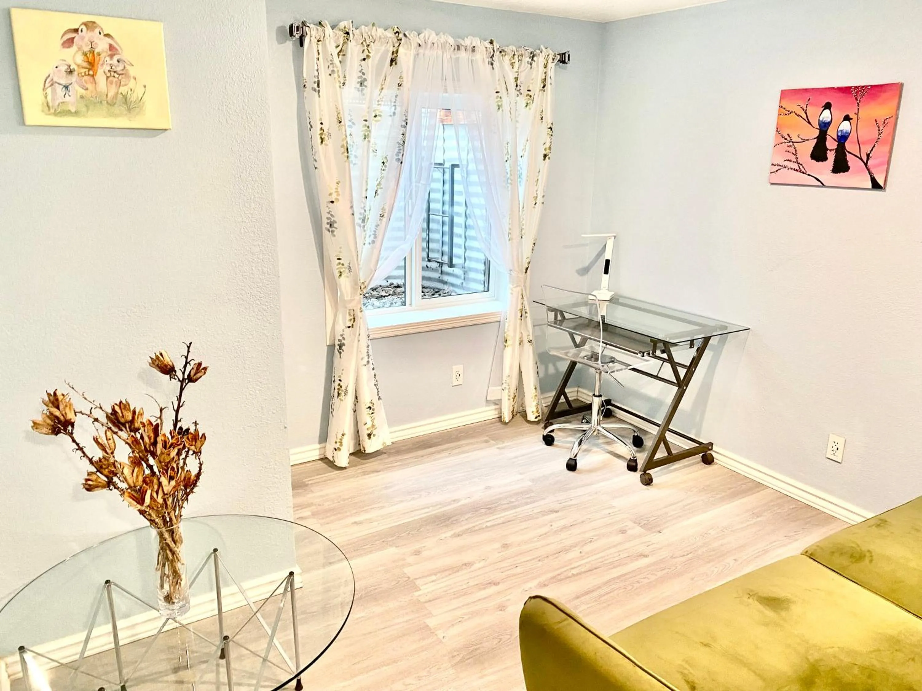 hair dresser in 3br home 2br unit close to USAFA with fireplace