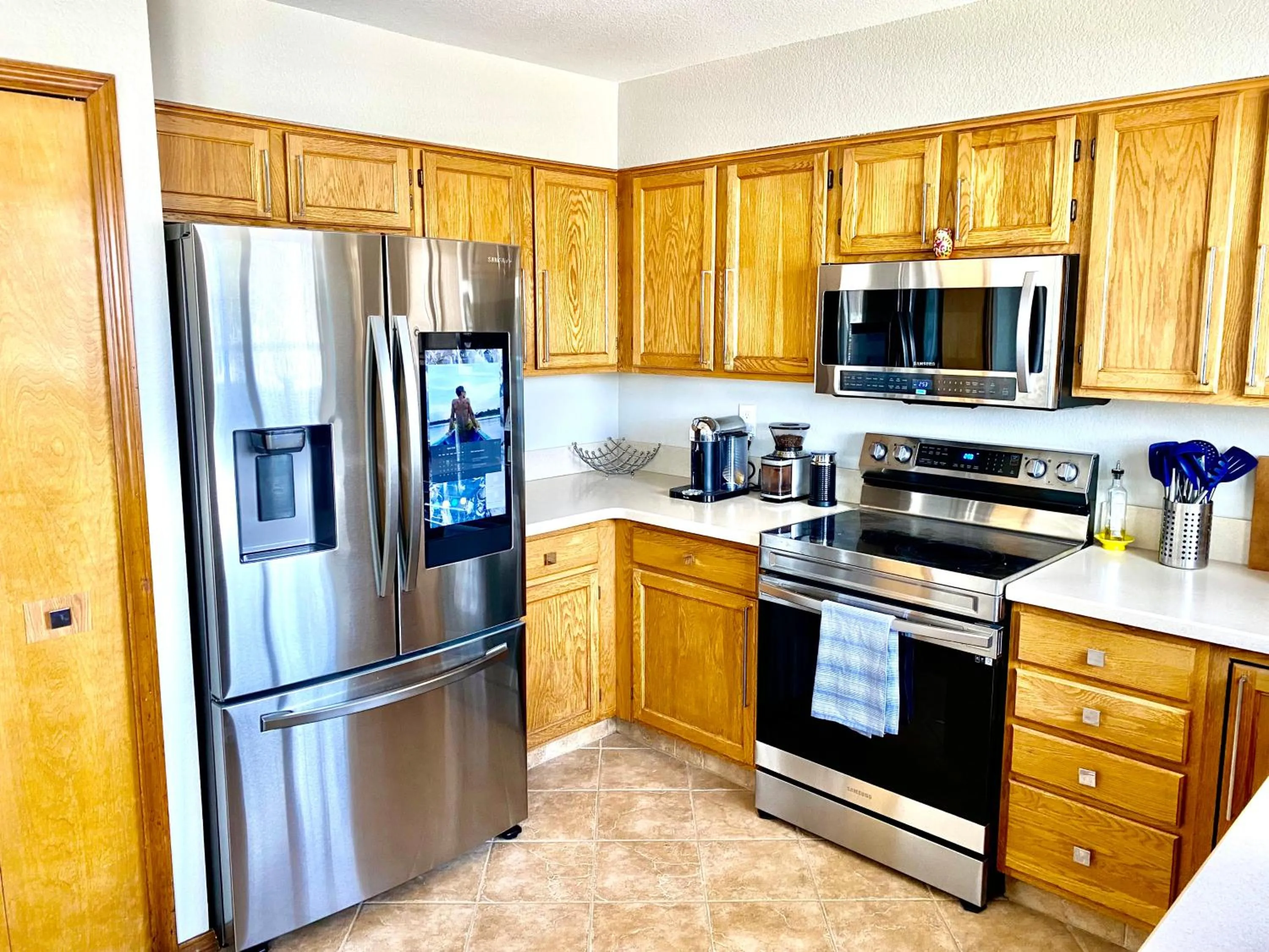 Coffee/tea facilities in 3br home 2br unit close to USAFA with fireplace