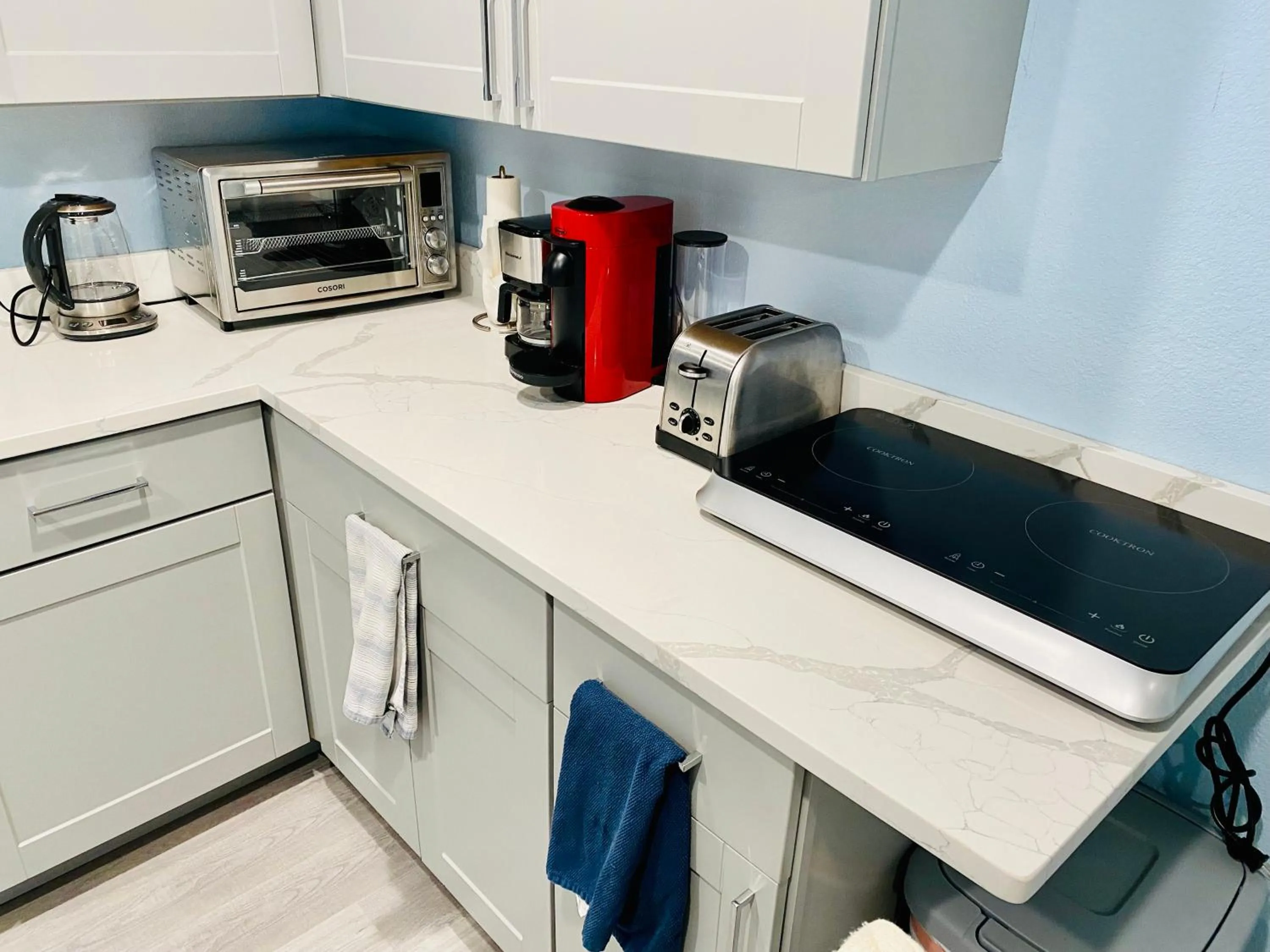 Coffee/tea facilities in 3br home 2br unit close to USAFA with fireplace