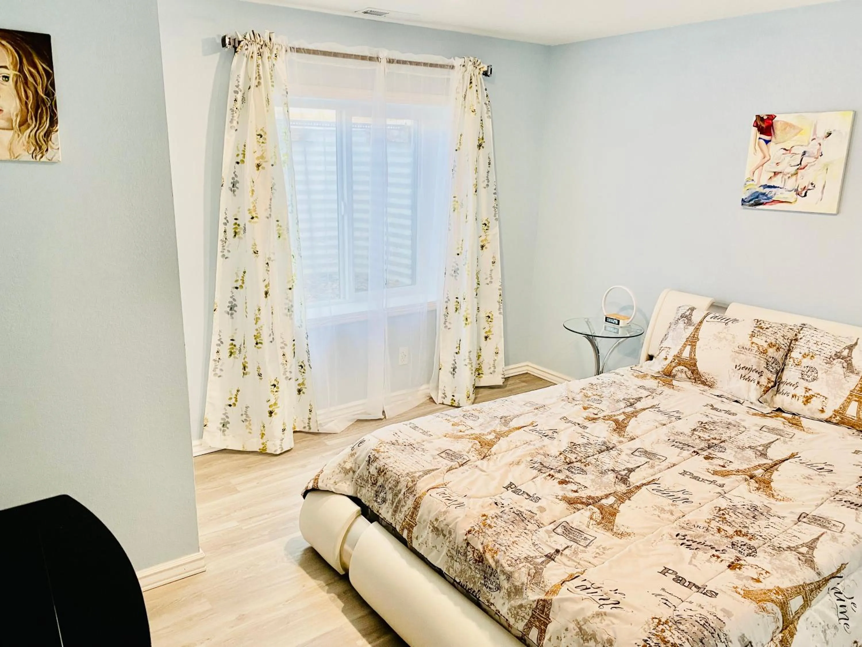 Bed in 3br home 2br unit close to USAFA with fireplace