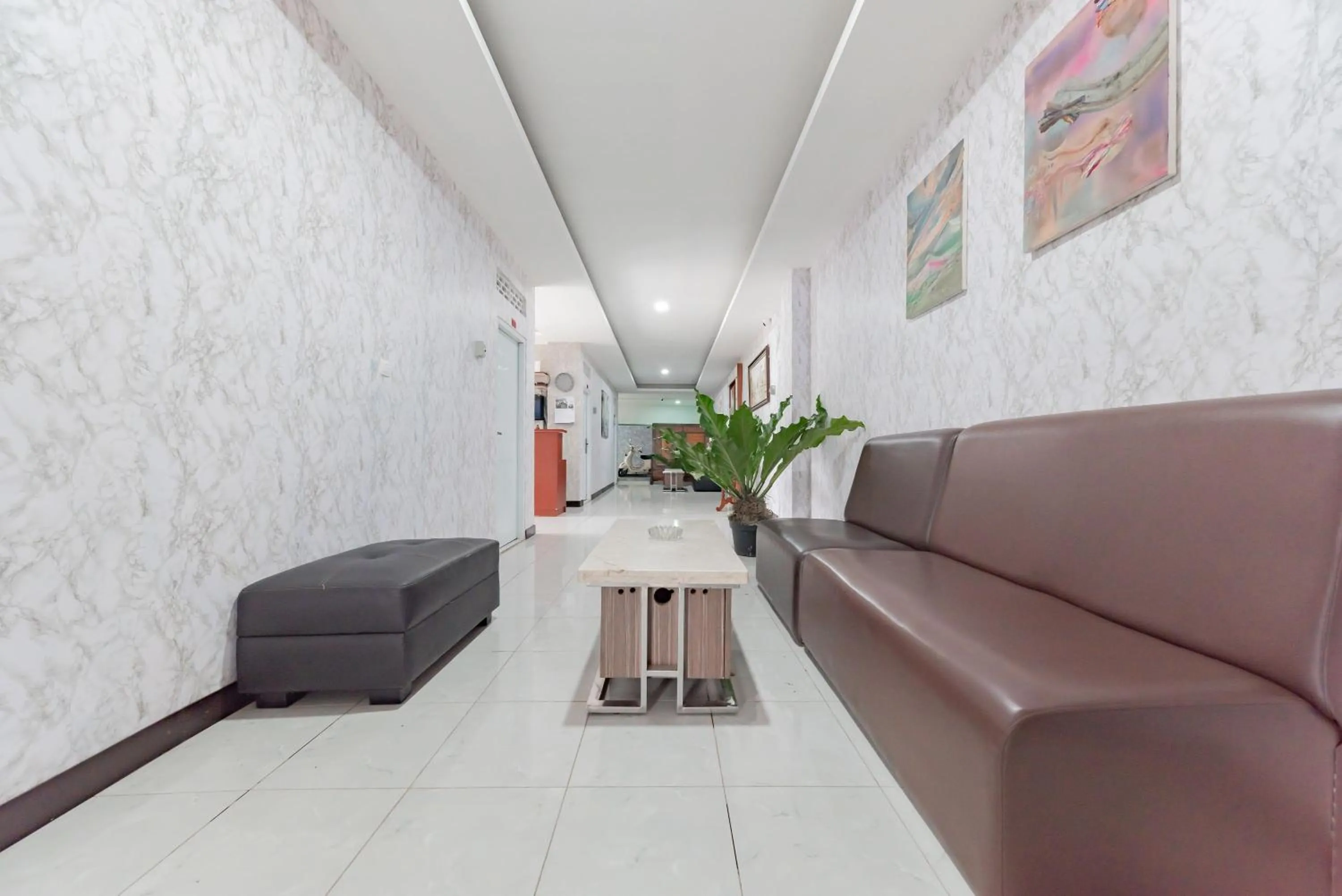 Living room in RedDoorz Syariah Plus near Tugu Bubur Ayam Cianjur