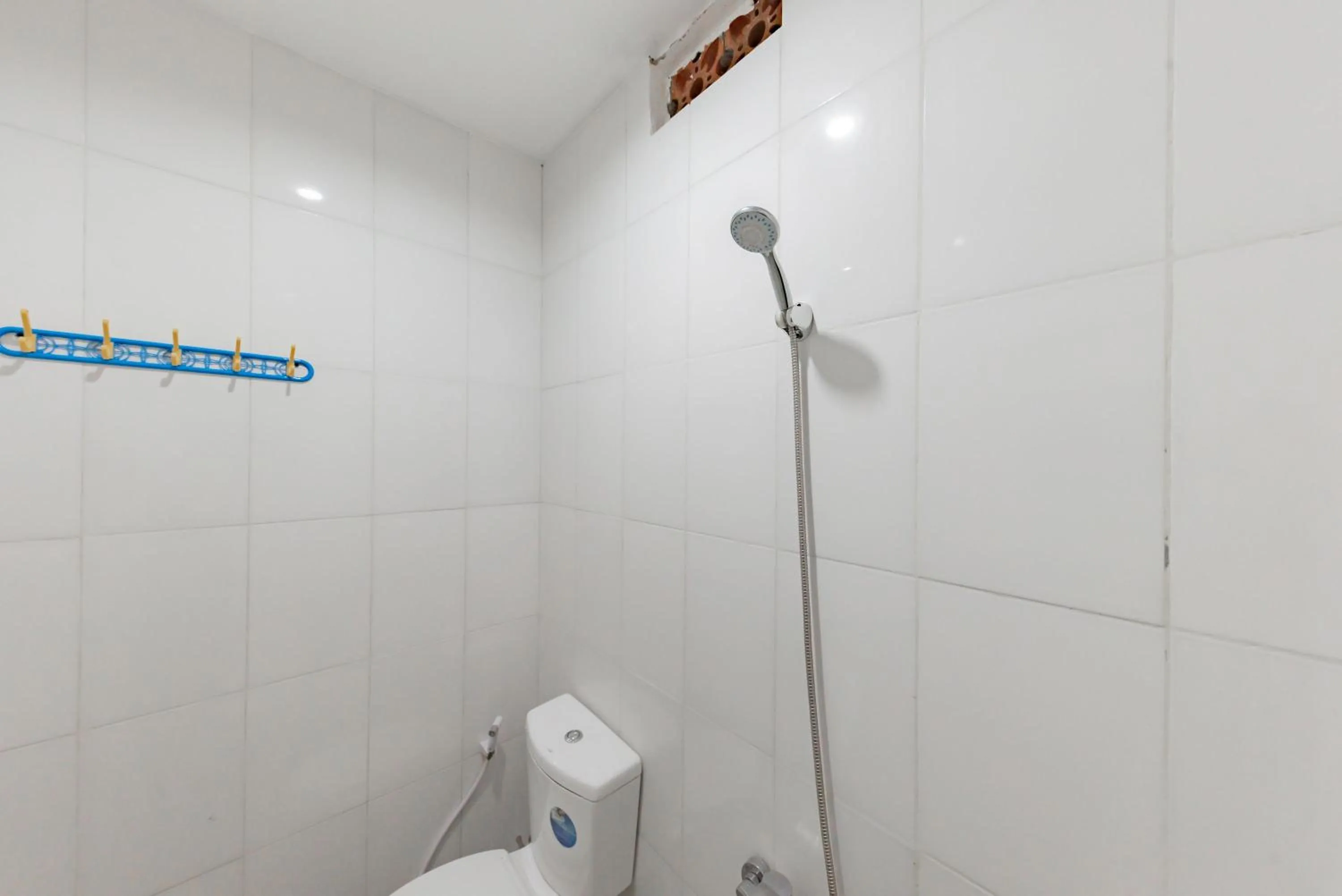 Bathroom in RedDoorz Syariah Plus near Tugu Bubur Ayam Cianjur