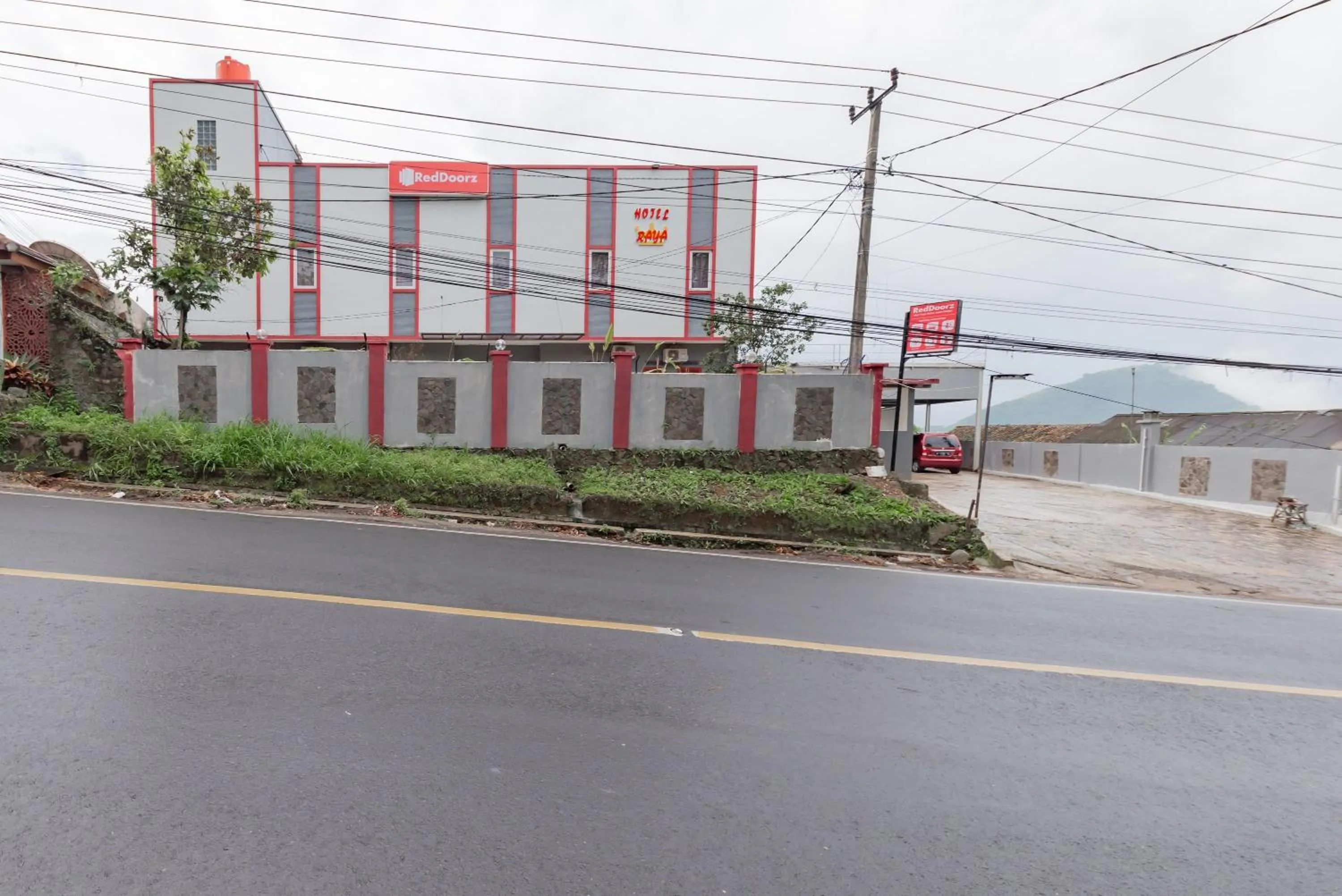 Property building in RedDoorz Syariah Plus near Tugu Bubur Ayam Cianjur