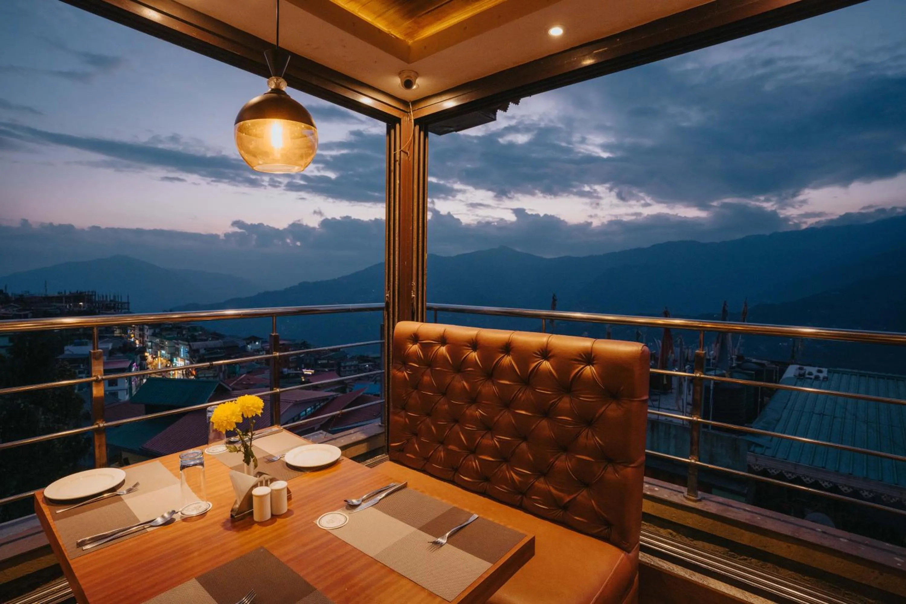 Restaurant/places to eat in Q SAINA THE COSMOS