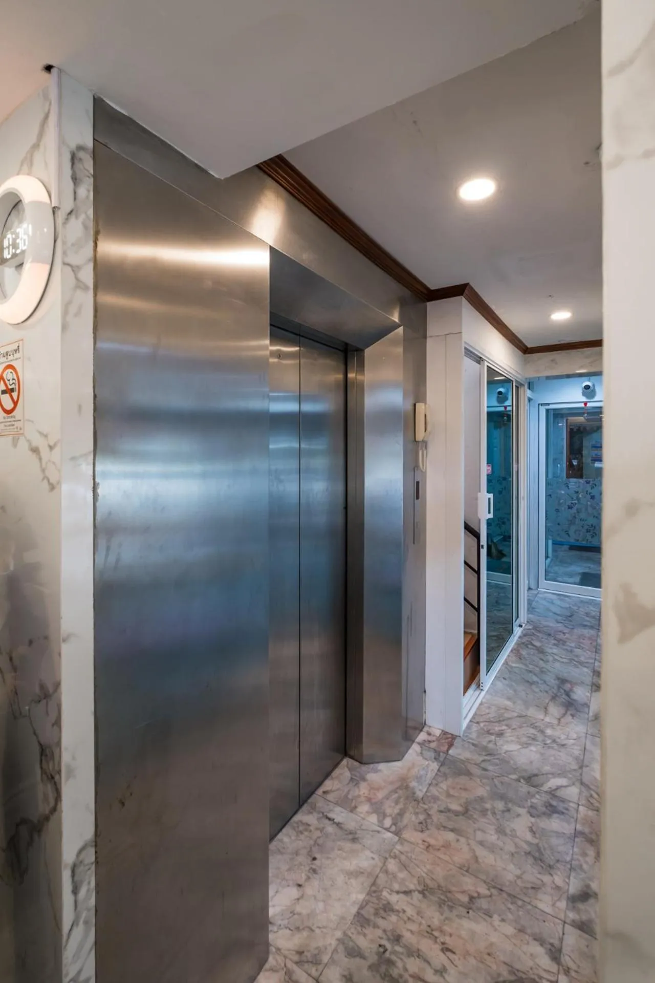 elevator in Amber Inn