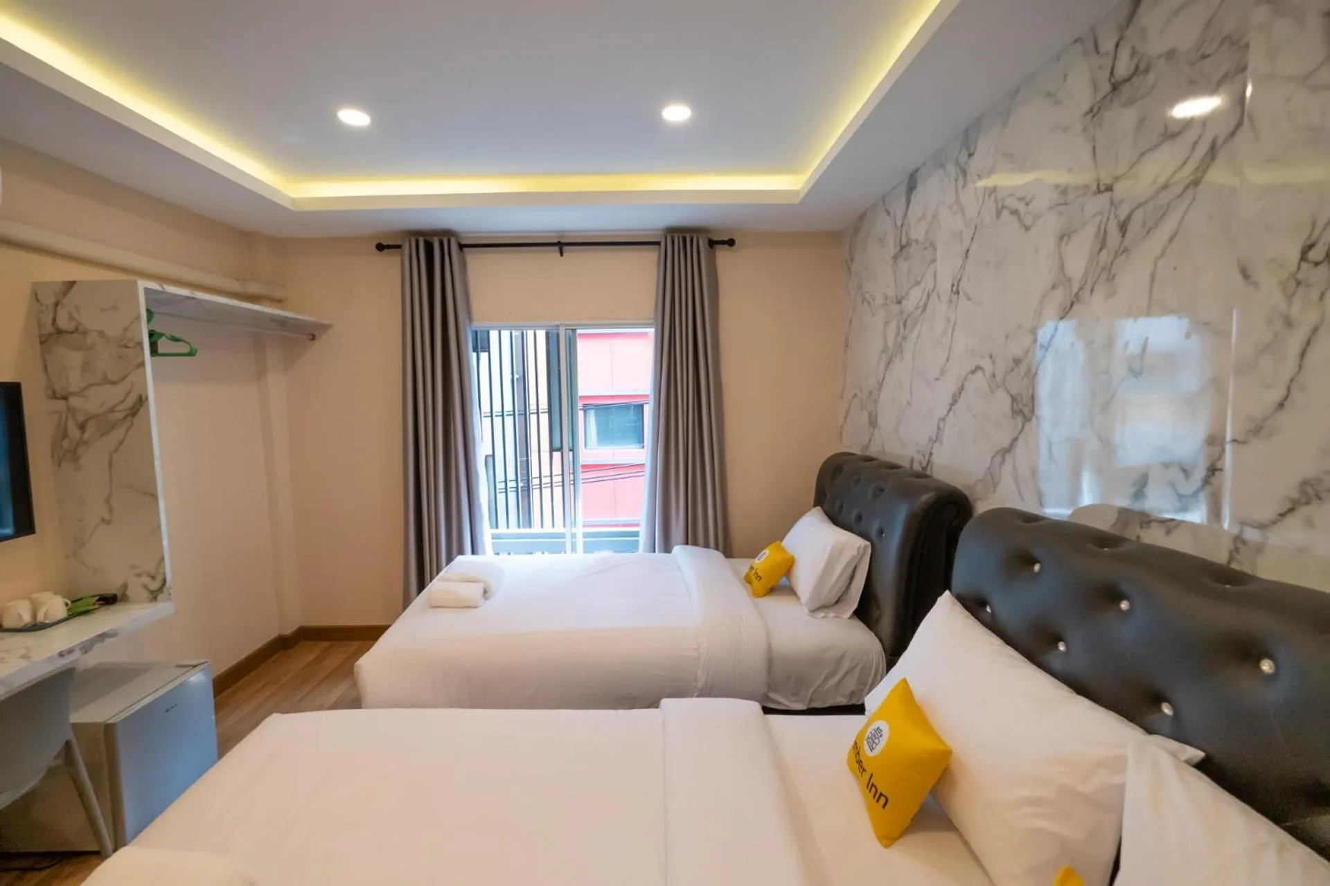 Photo of the whole room, Bed in Amber Inn